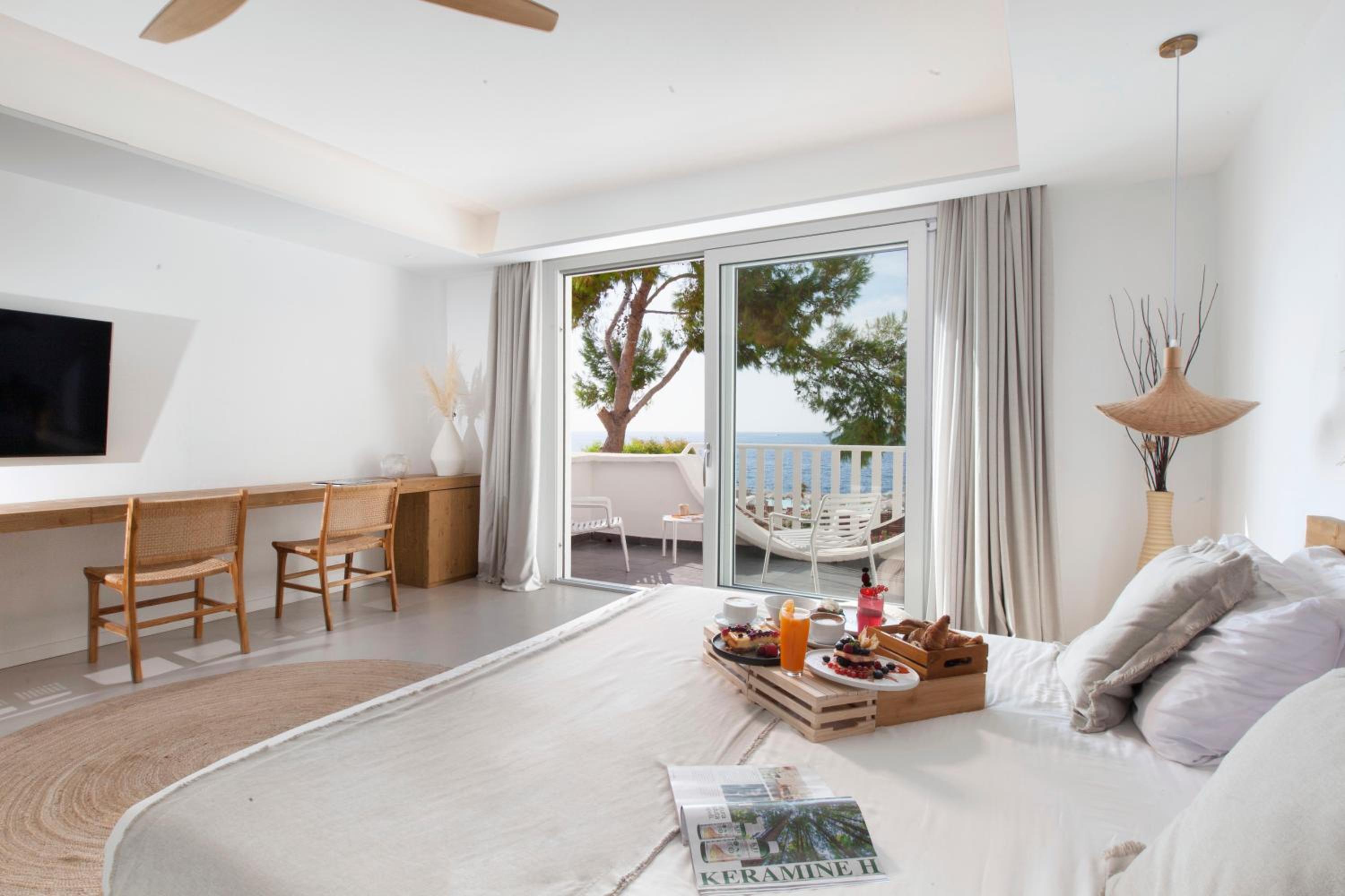 Junior Suite with Sea View - Photo 2
