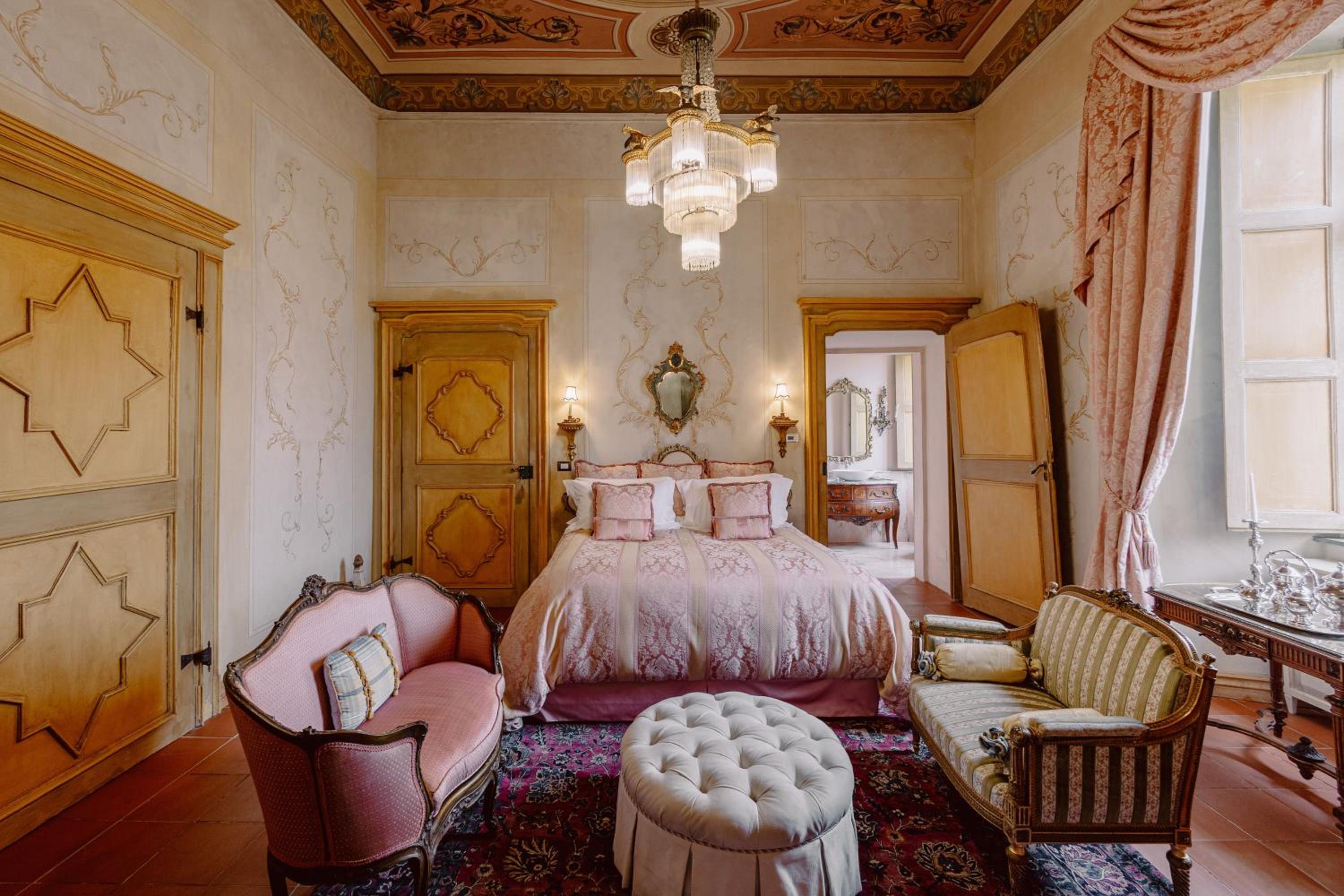 Chi Chi Room