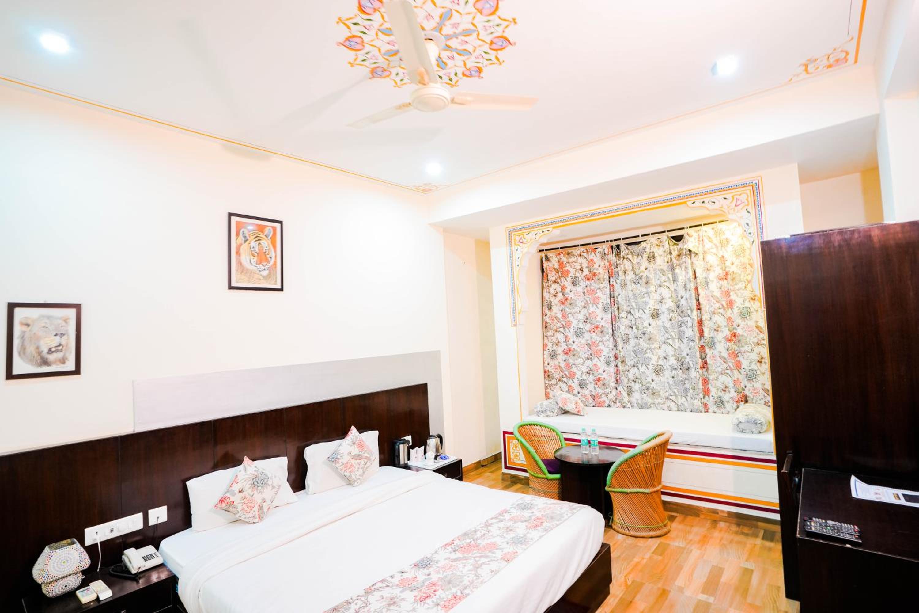 Deluxe Heritage Room - Photo 14