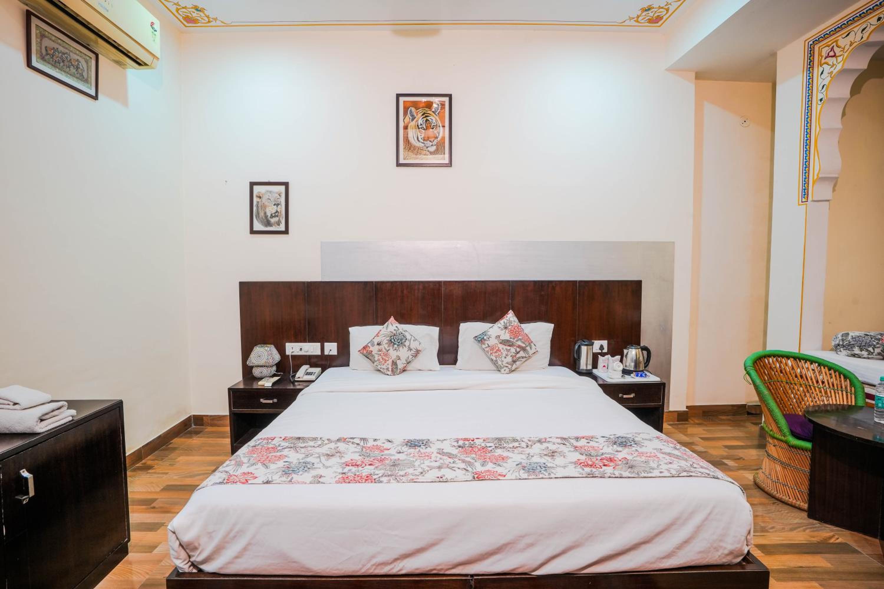 Deluxe Heritage Room - Photo 3