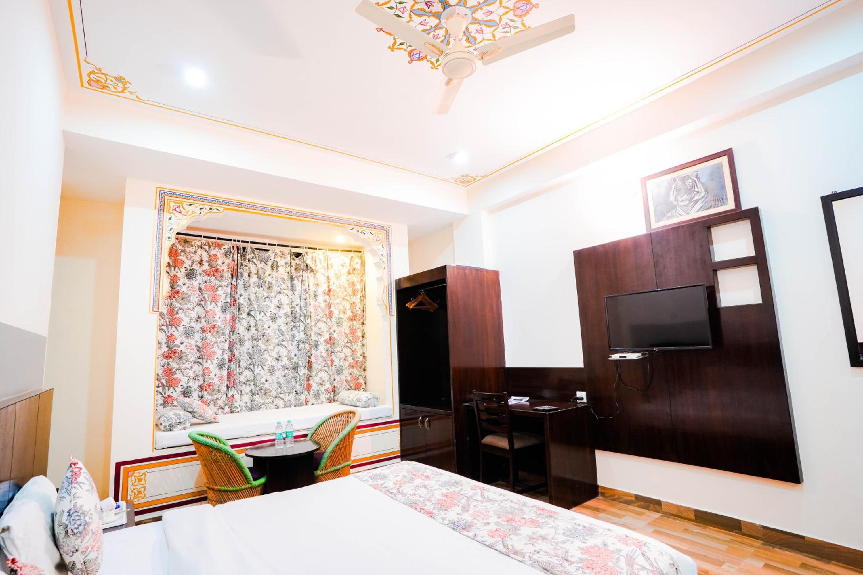 Deluxe Heritage Room - Photo 5