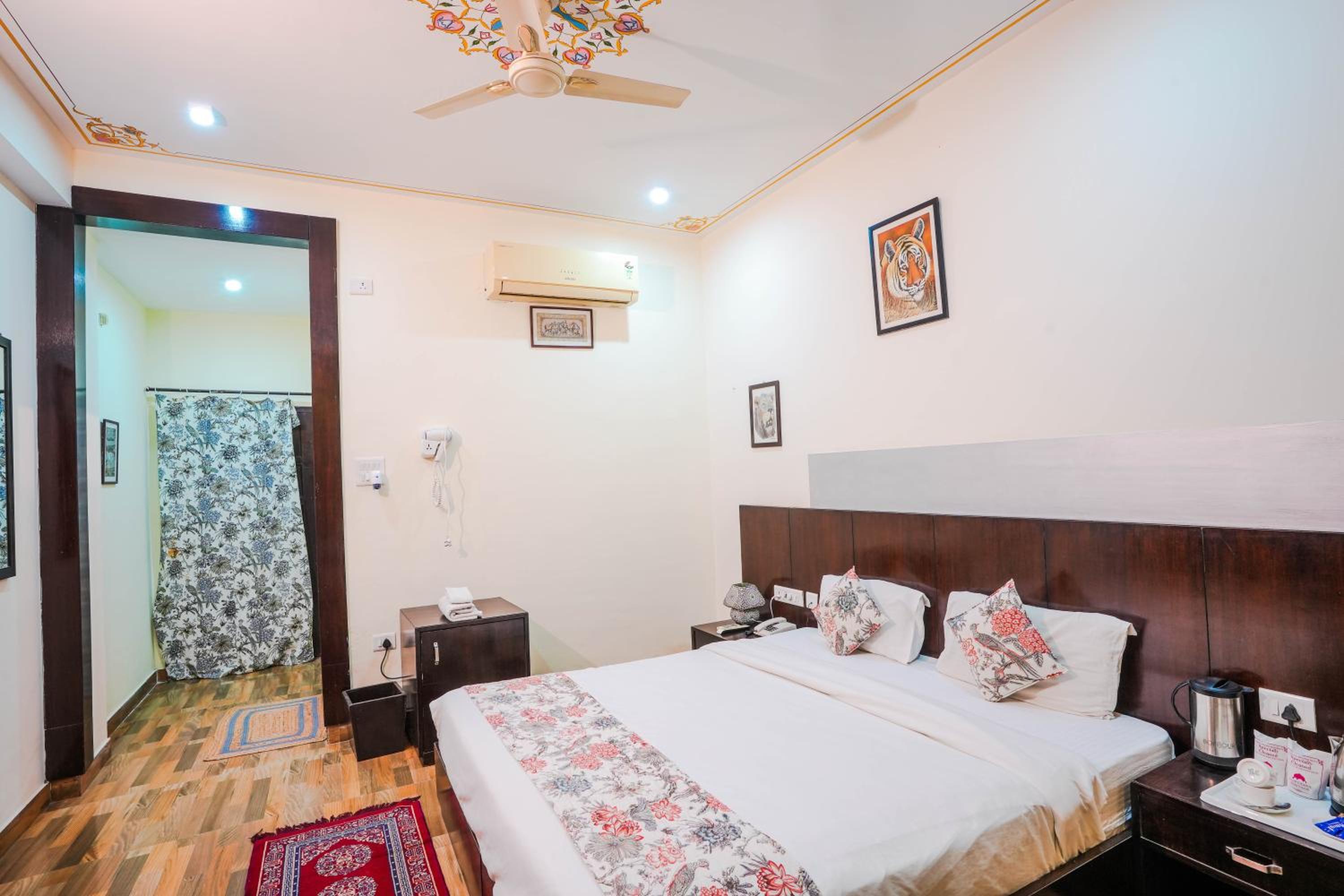 Deluxe Heritage Room - Photo 6