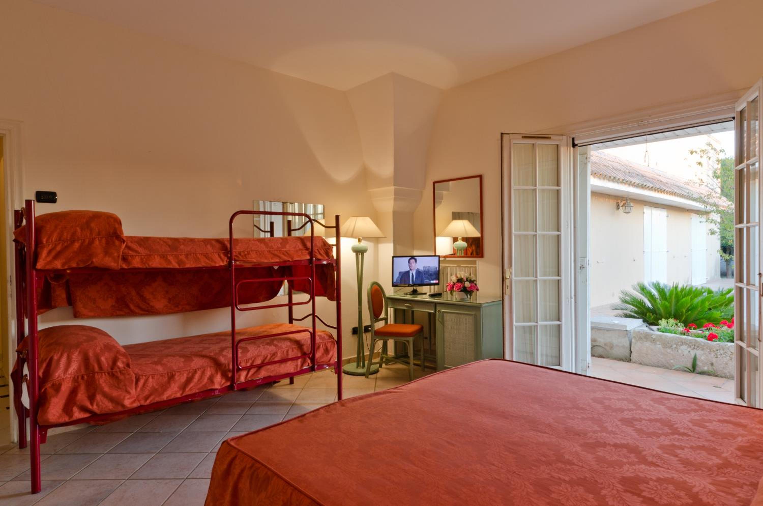 Standard Quadruple Room - Photo 2