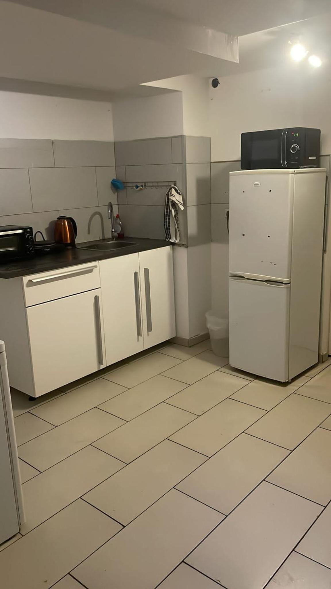Double Room with Shared Bathroom - Basement photo 3