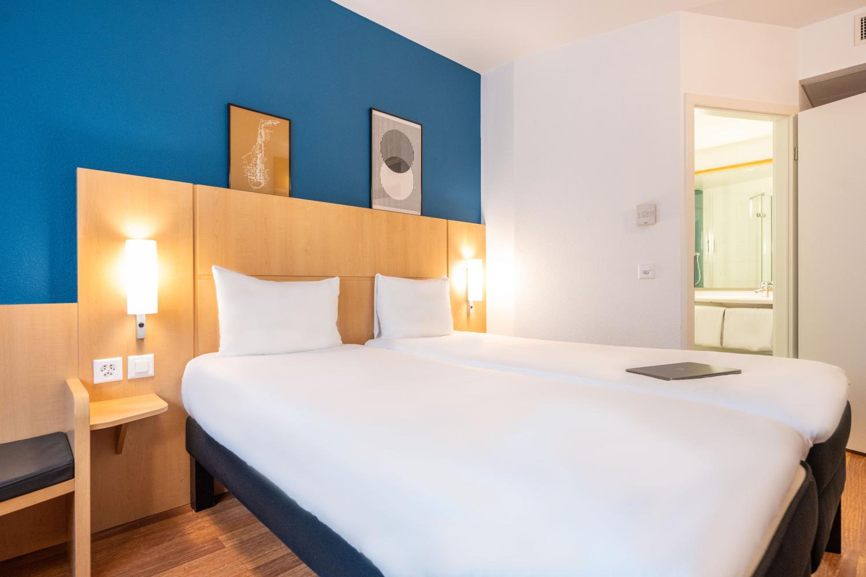 Standard Room with 2 Single Beds