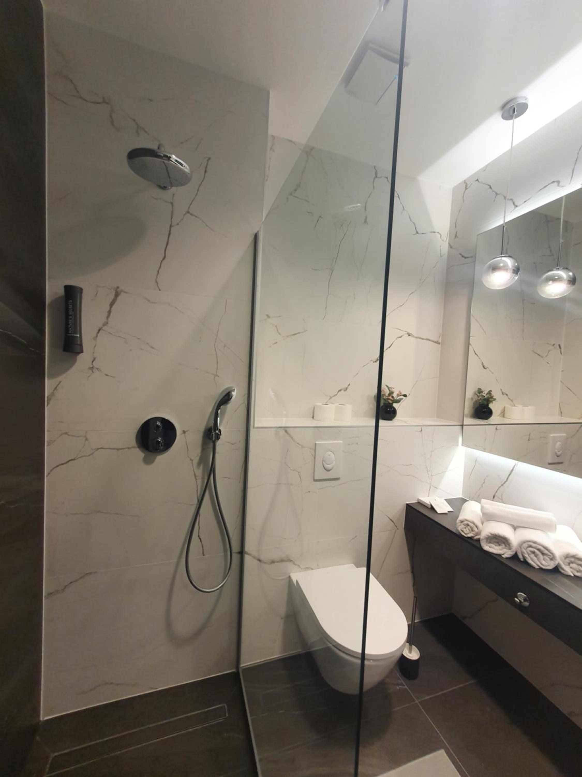 Double or Twin Room with Shower - Photo 3