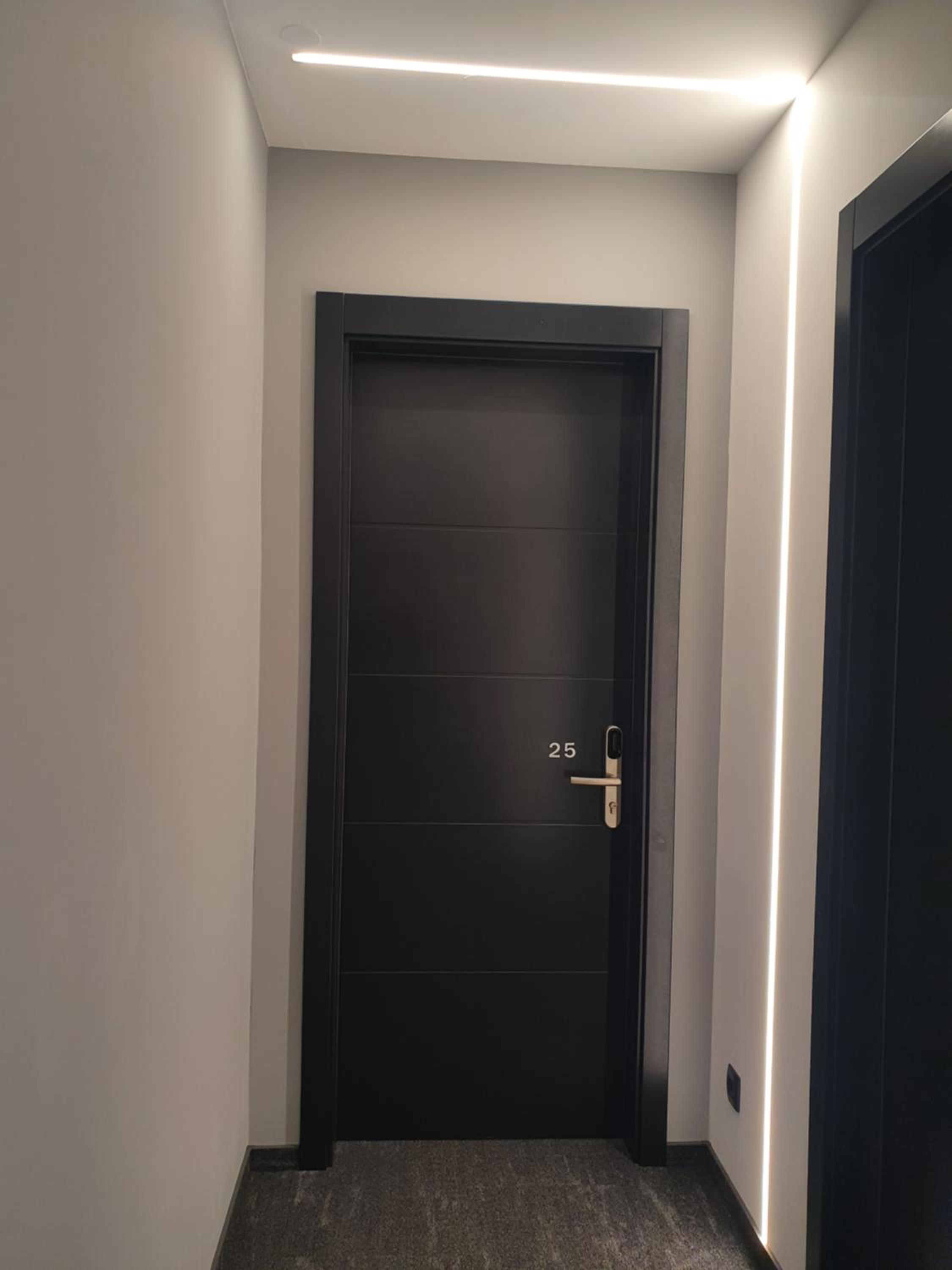 Deluxe Double Room with Balcony - Photo 12