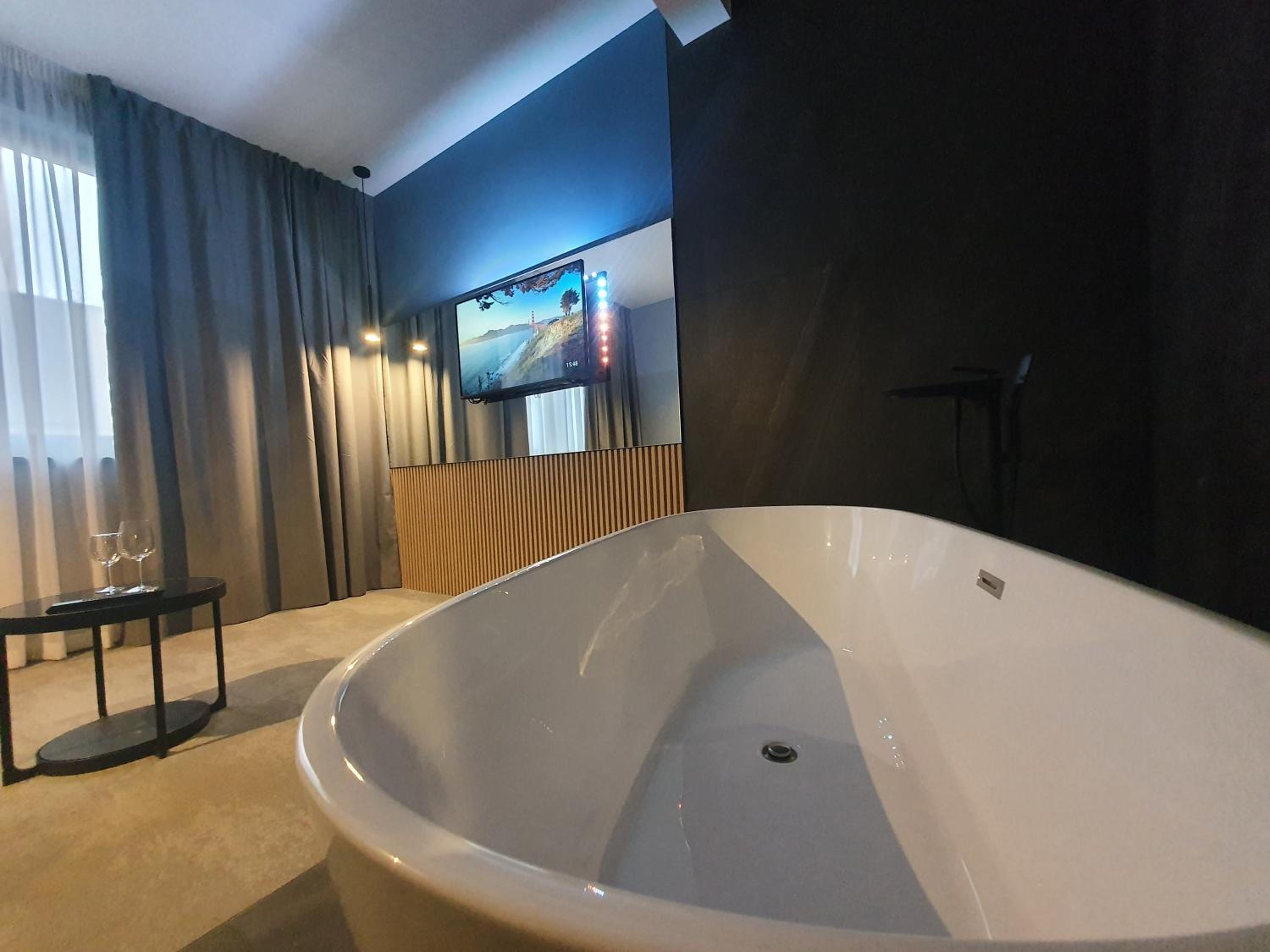 Deluxe Family Room - Photo 16