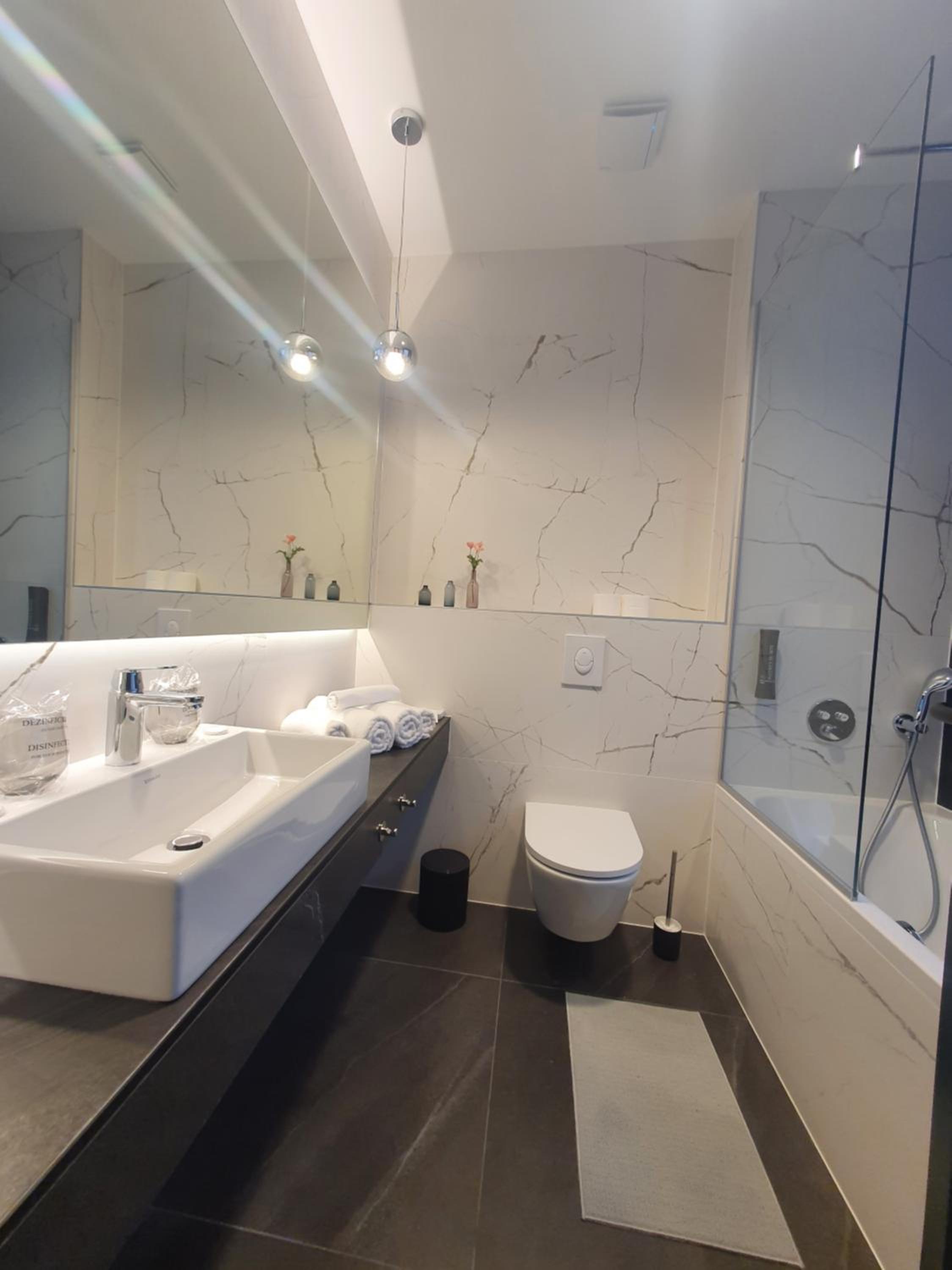 Deluxe Double Room with Balcony - Photo 25