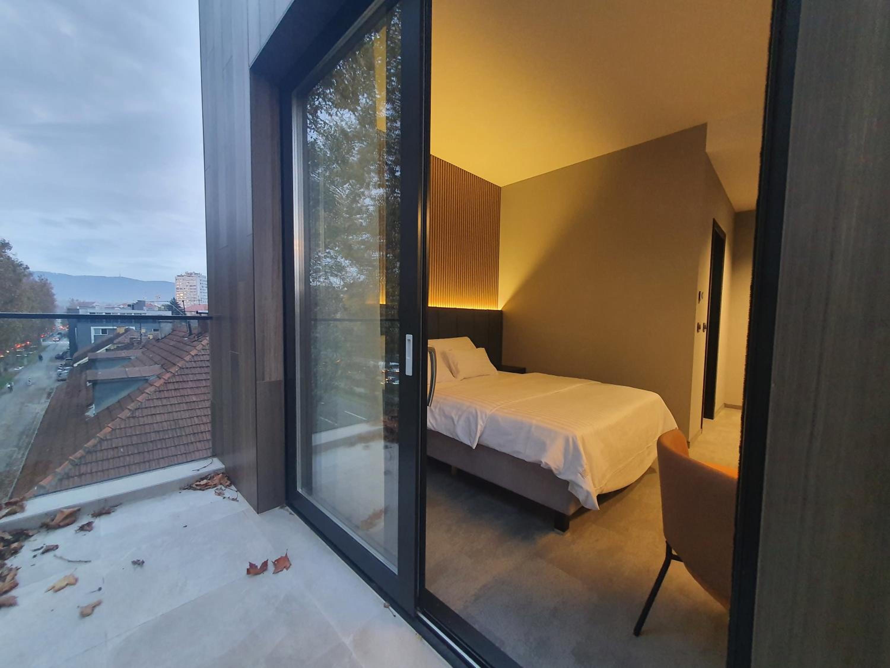 Deluxe Double Room with Balcony - Photo 22