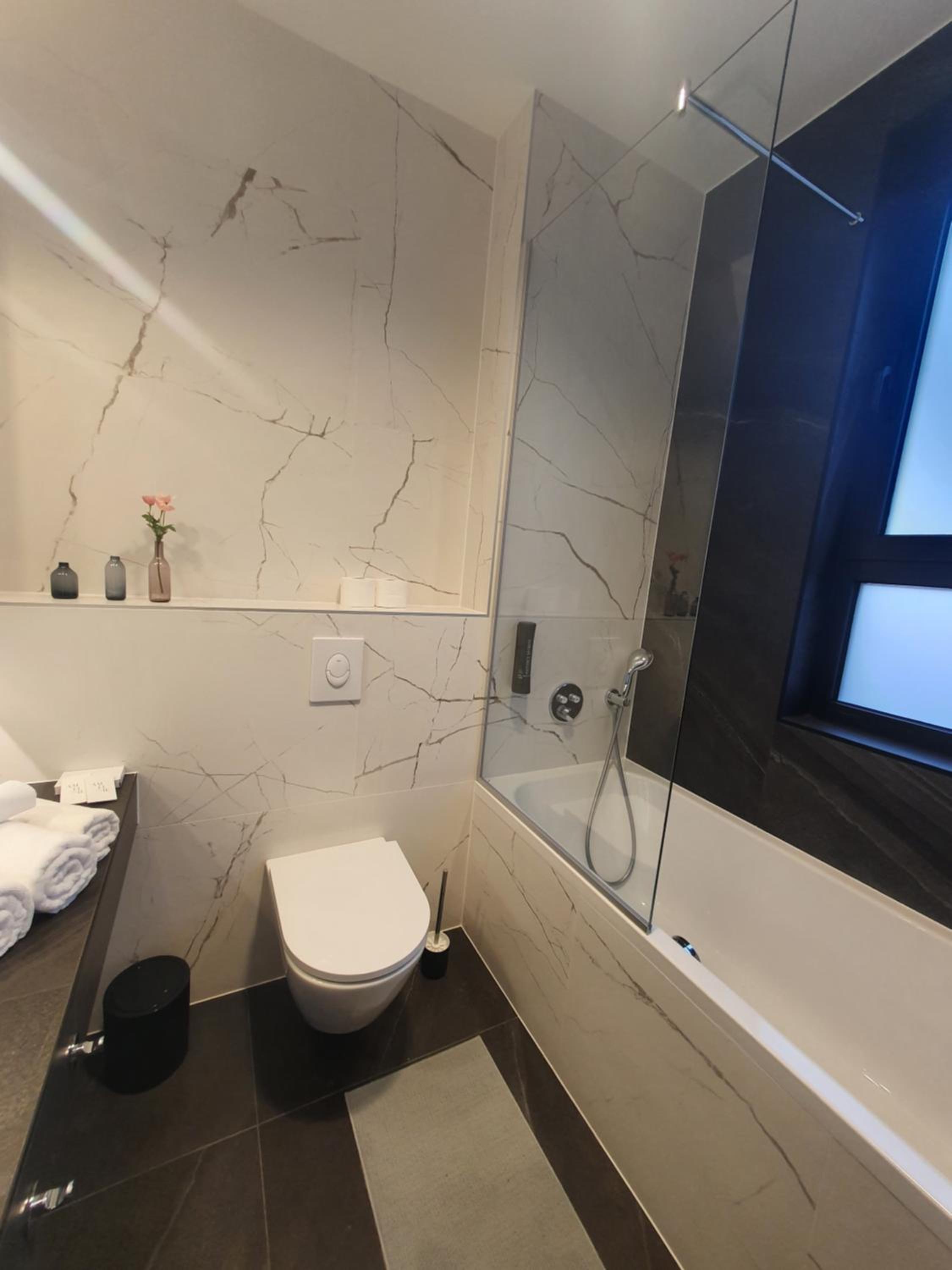 Deluxe Double Room with Balcony - Photo 30