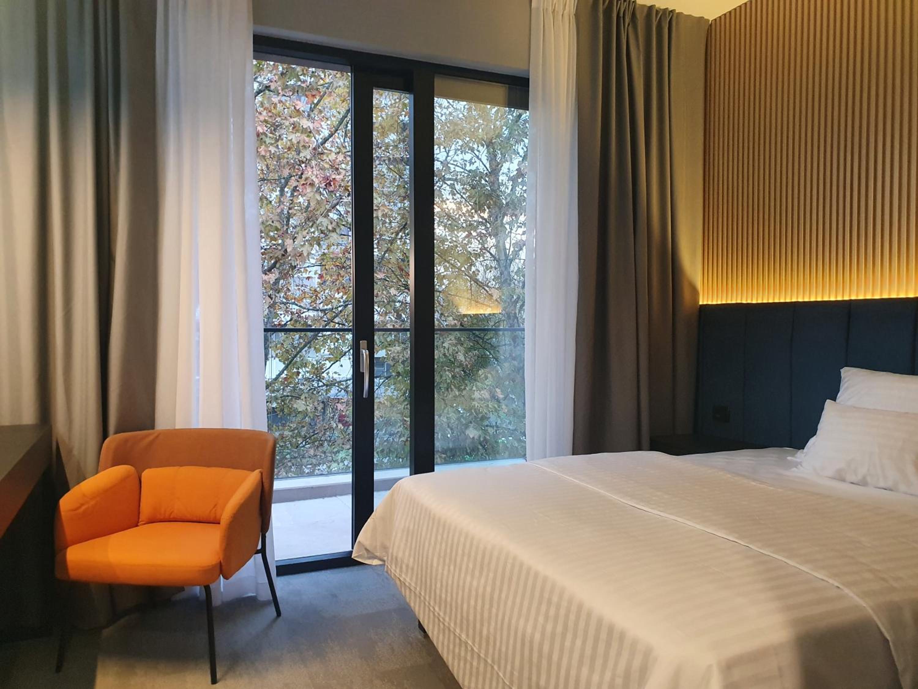 Deluxe Double Room with Balcony - Photo 13