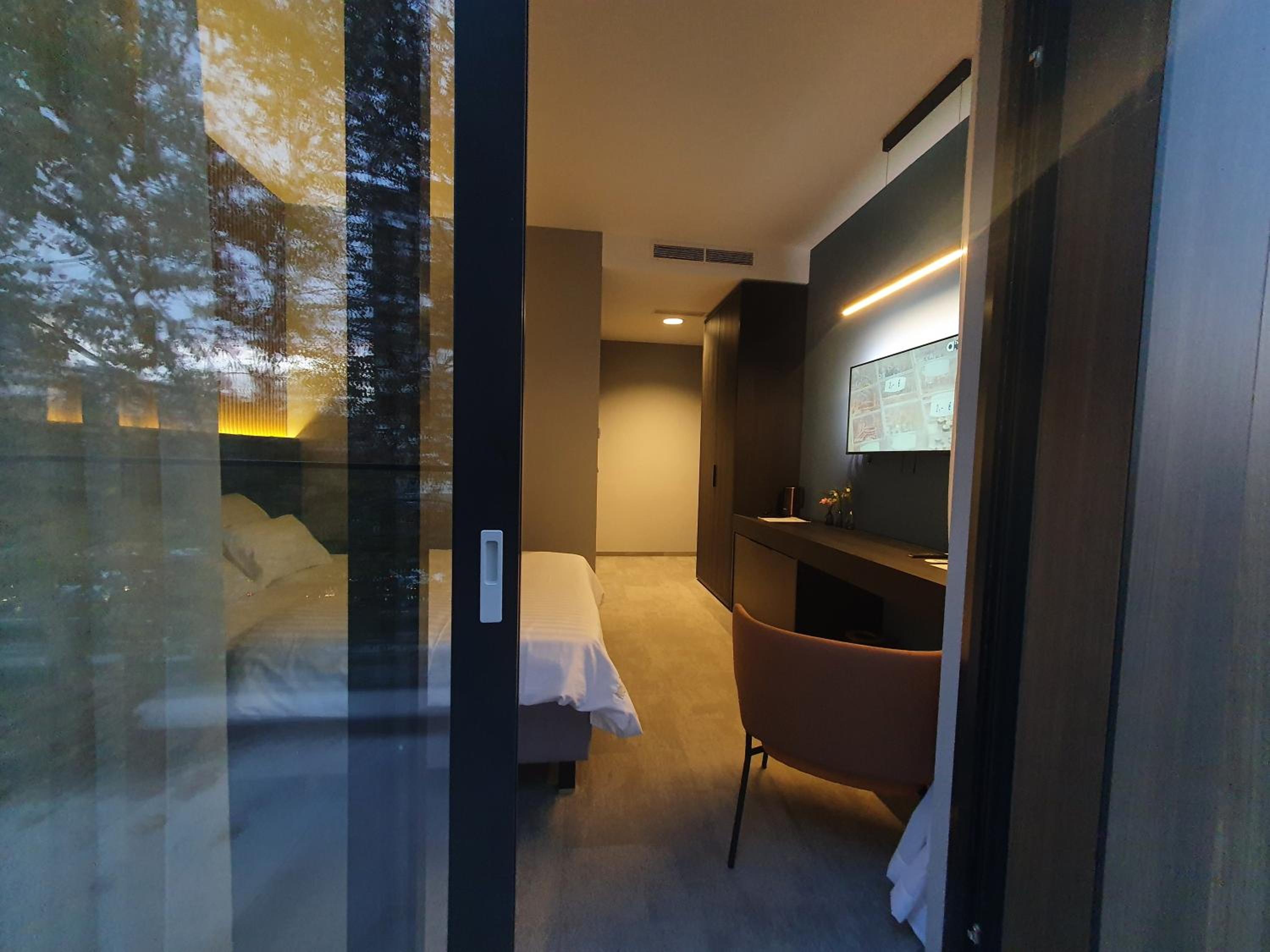 Deluxe Double Room with Balcony - Photo 24