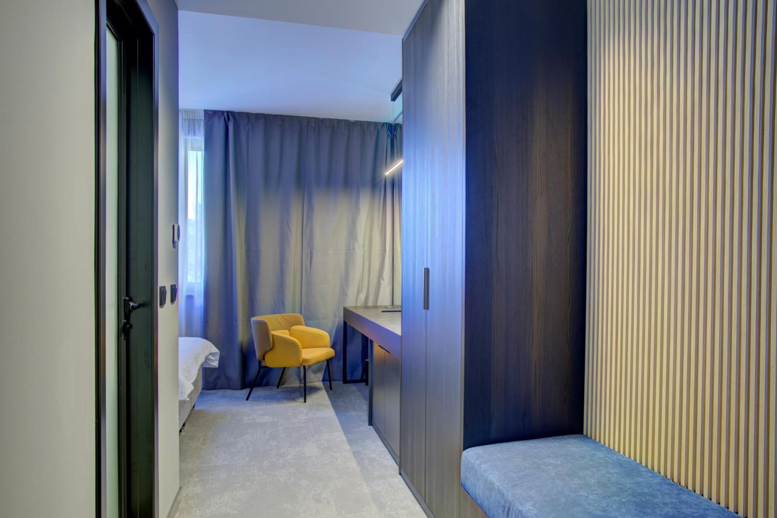 Deluxe Family Room - Photo 38