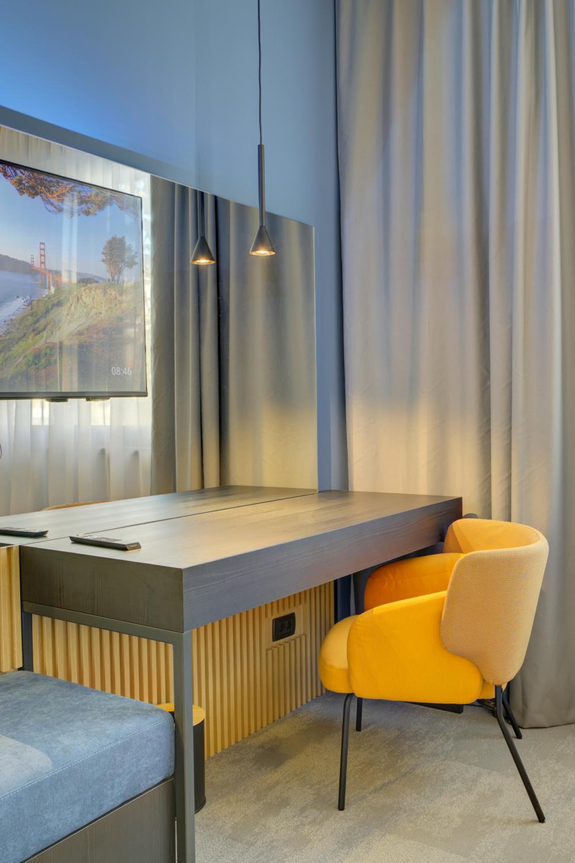 Deluxe Double Room with Balcony - Photo 37
