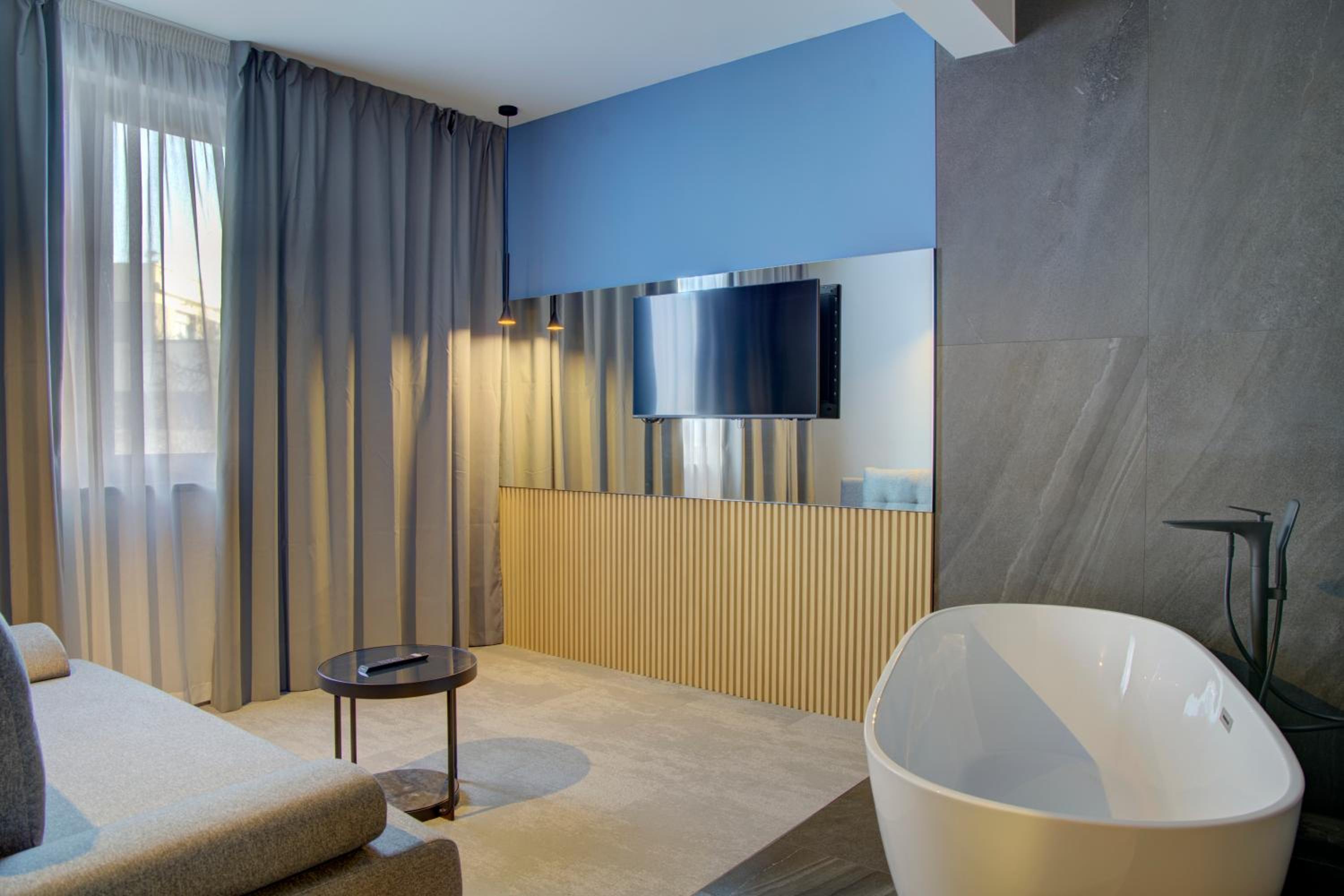 Deluxe Family Room - Photo 17