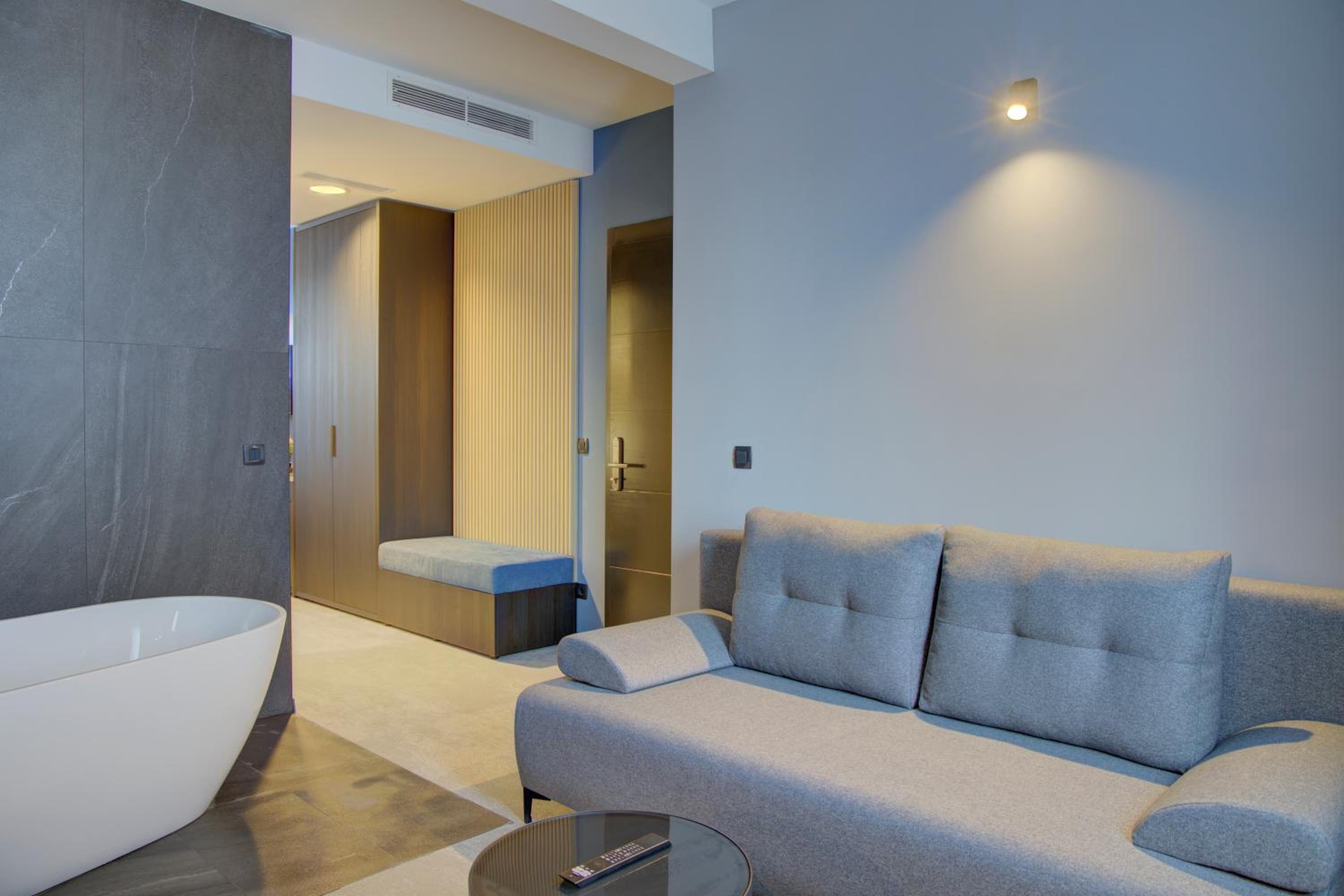 Deluxe Family Room - Photo 20