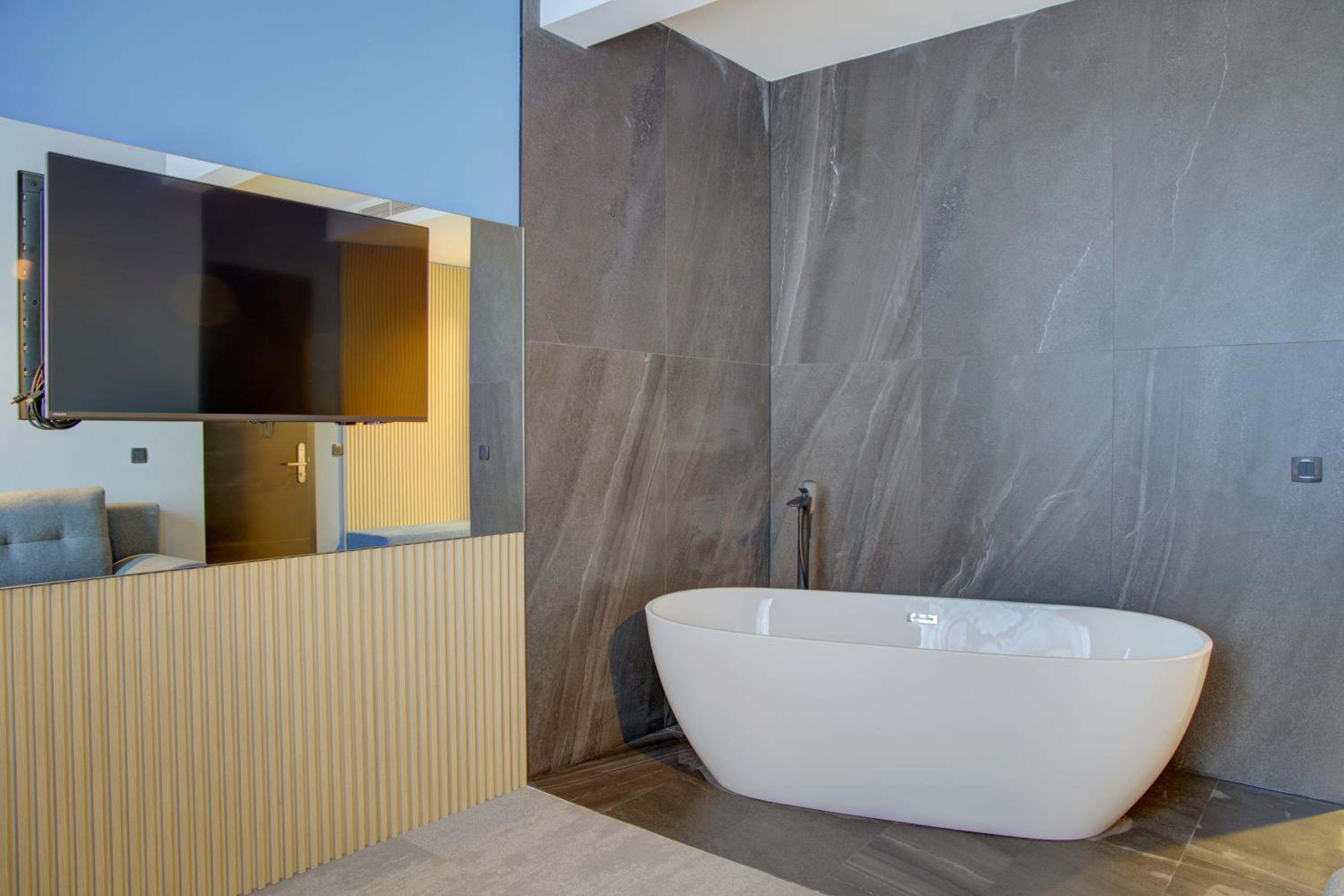 Deluxe Family Room - Photo 18