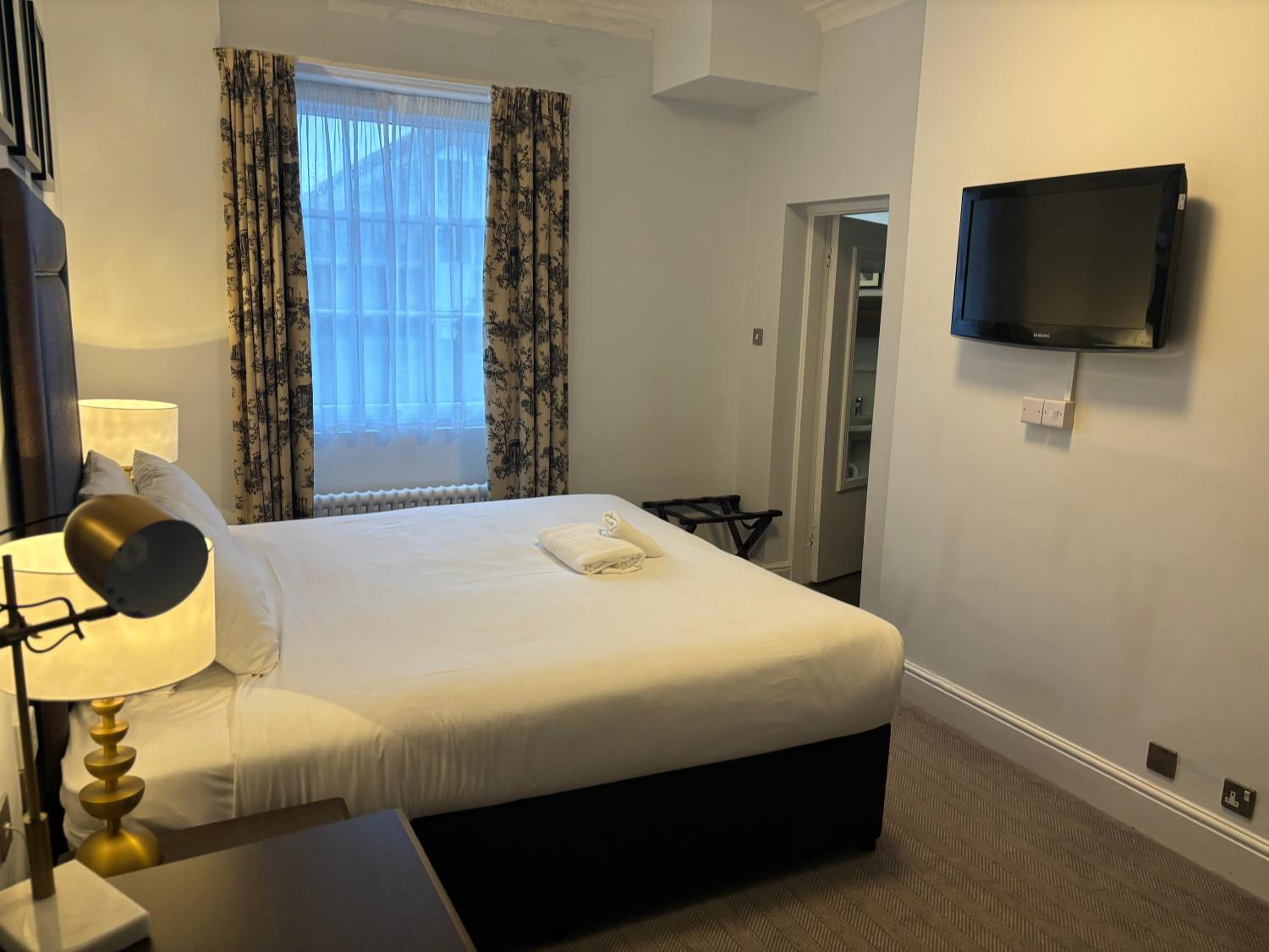 Standard Double Room - Non-Smoking - Photo 4