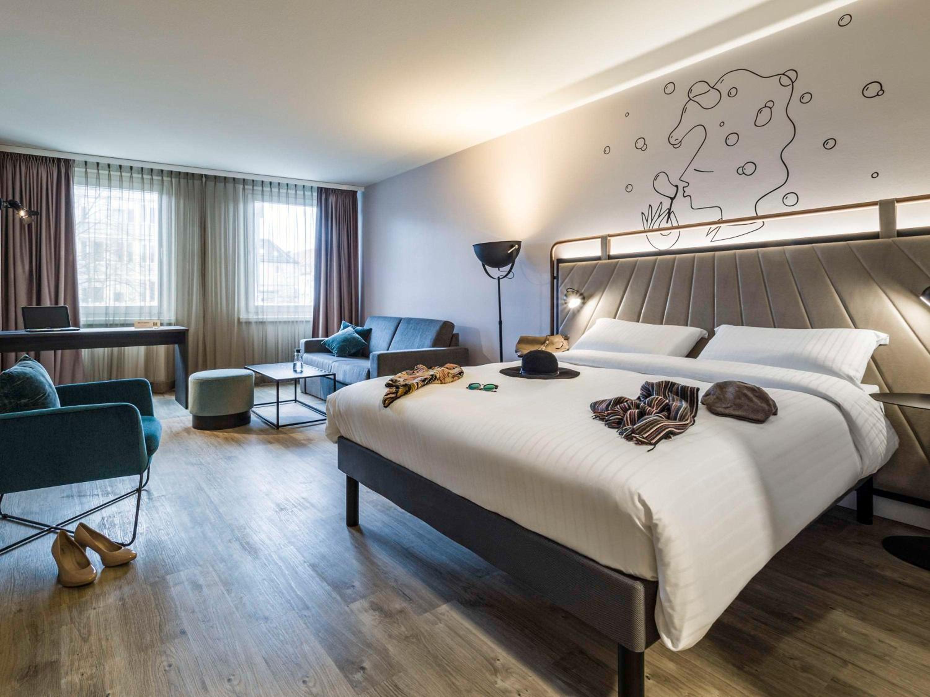 Family room with 1 Sweet Bed 160x200 by ibis Styles and sofa bed - Photo 2