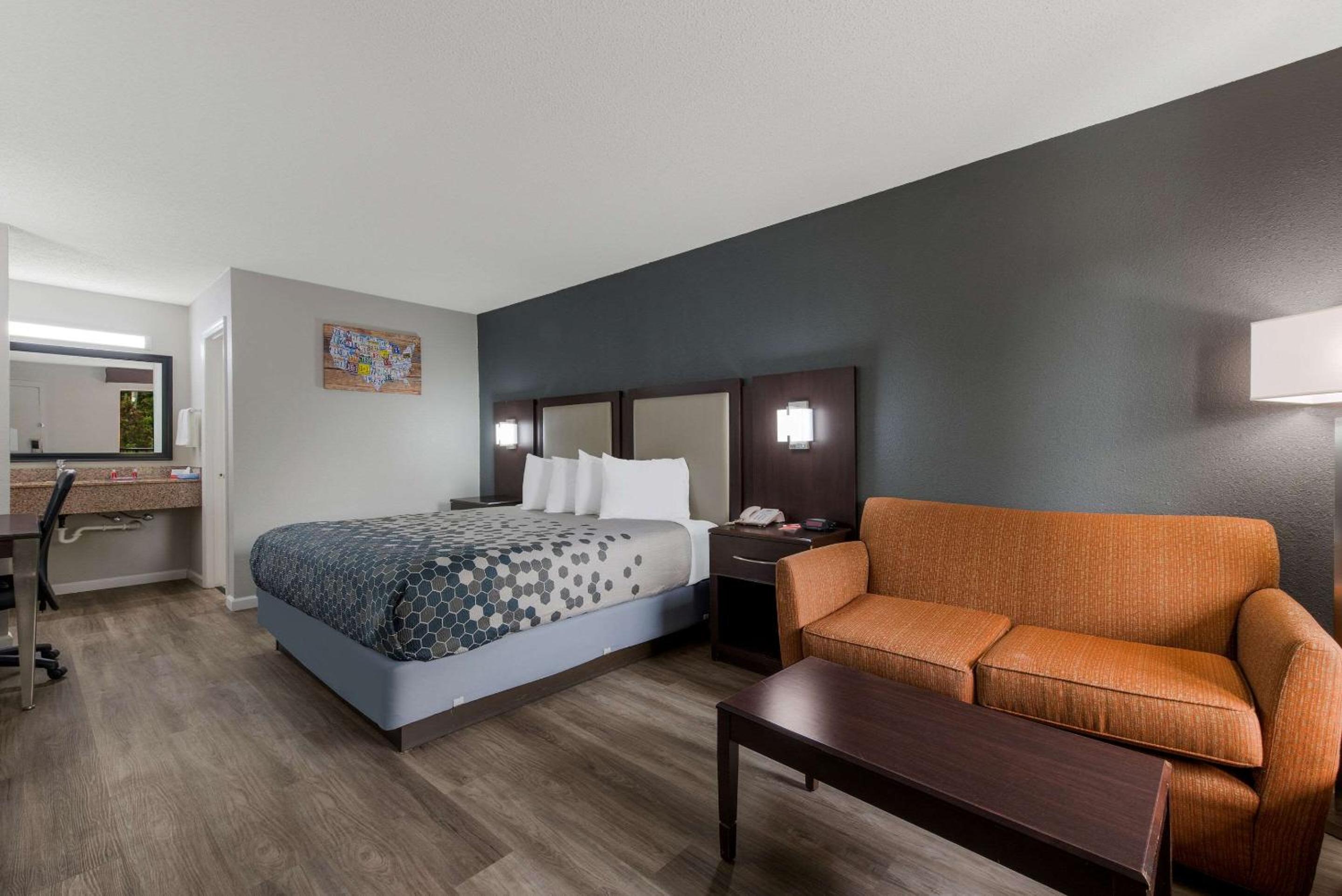 King Room with Sofa - Non Smoking photo 2