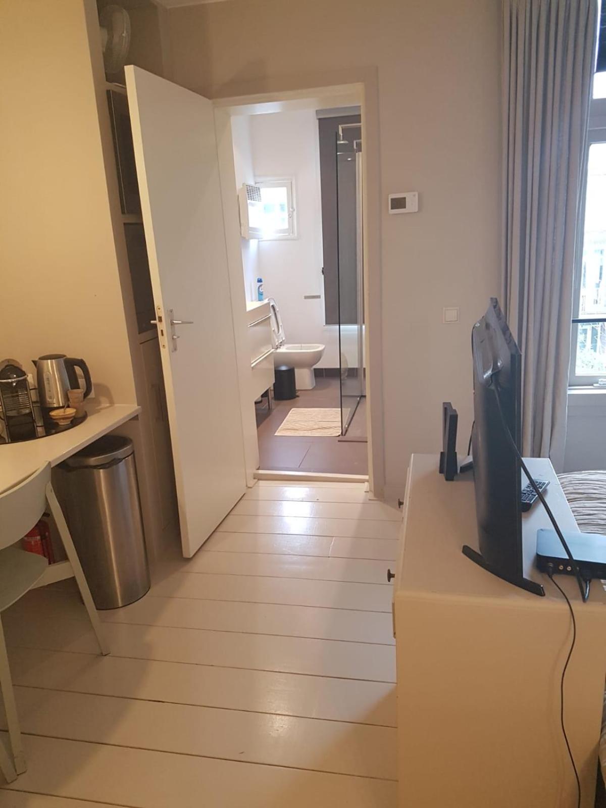 Deluxe Double Room with Shower photo 2
