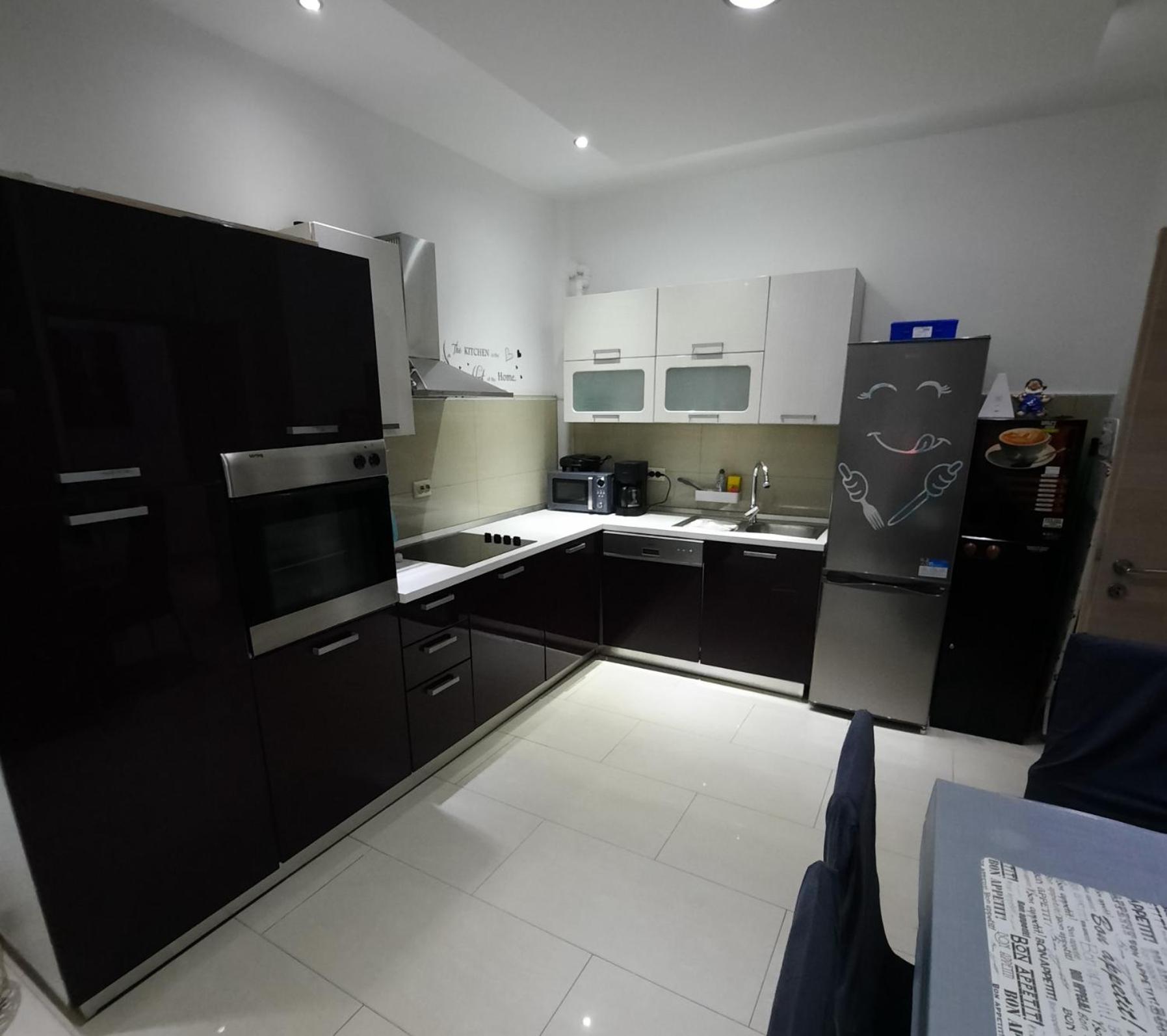 Three-Bedroom Apartment - Photo 9