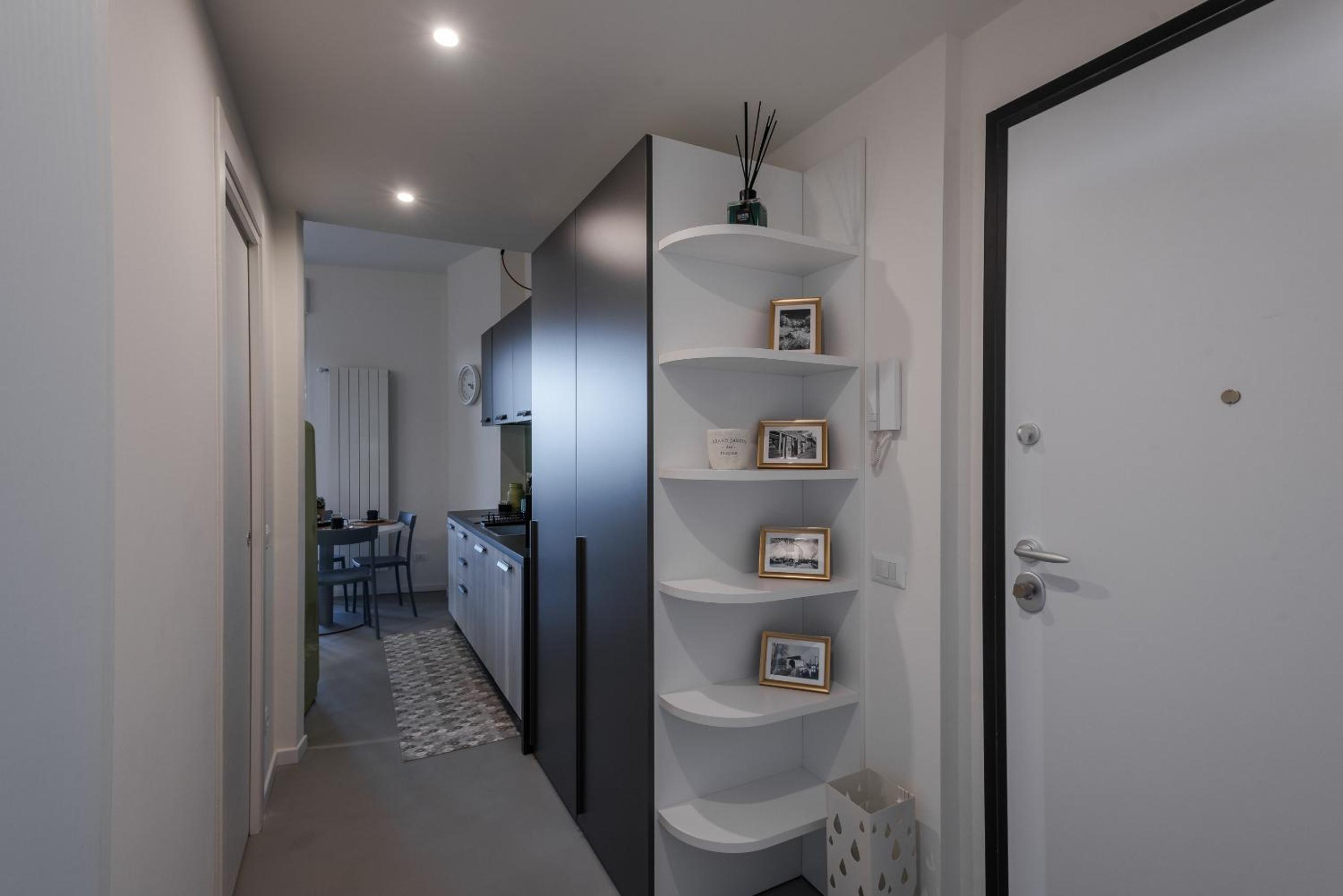 One-Bedroom Apartment photo 3