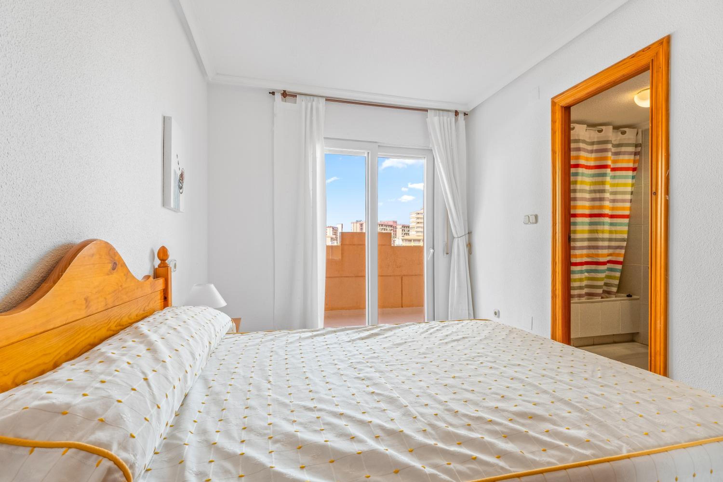 Three-Bedroom Premium Apartment with Balcony photo 3