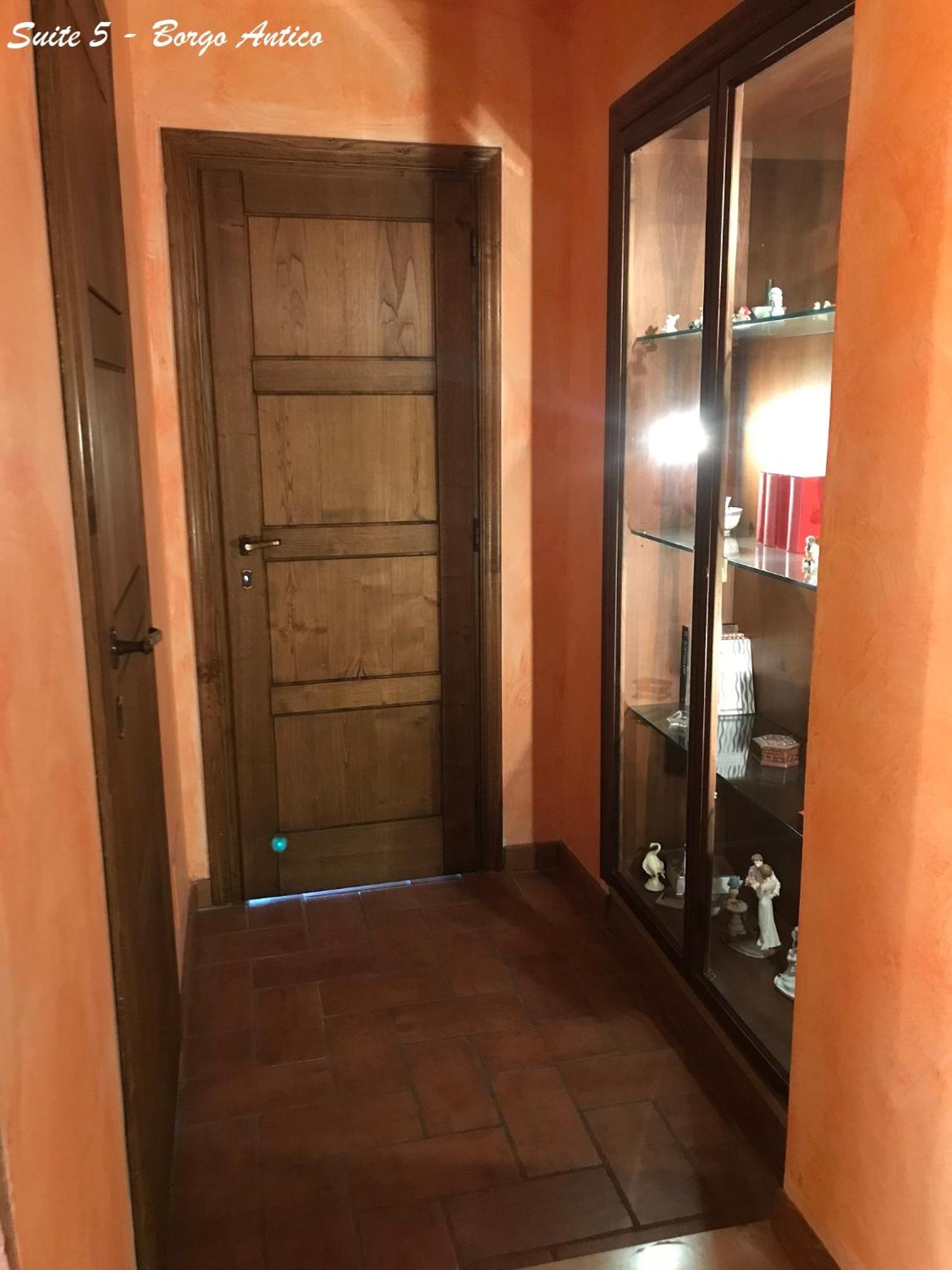 Suite with Lake View - Photo 2