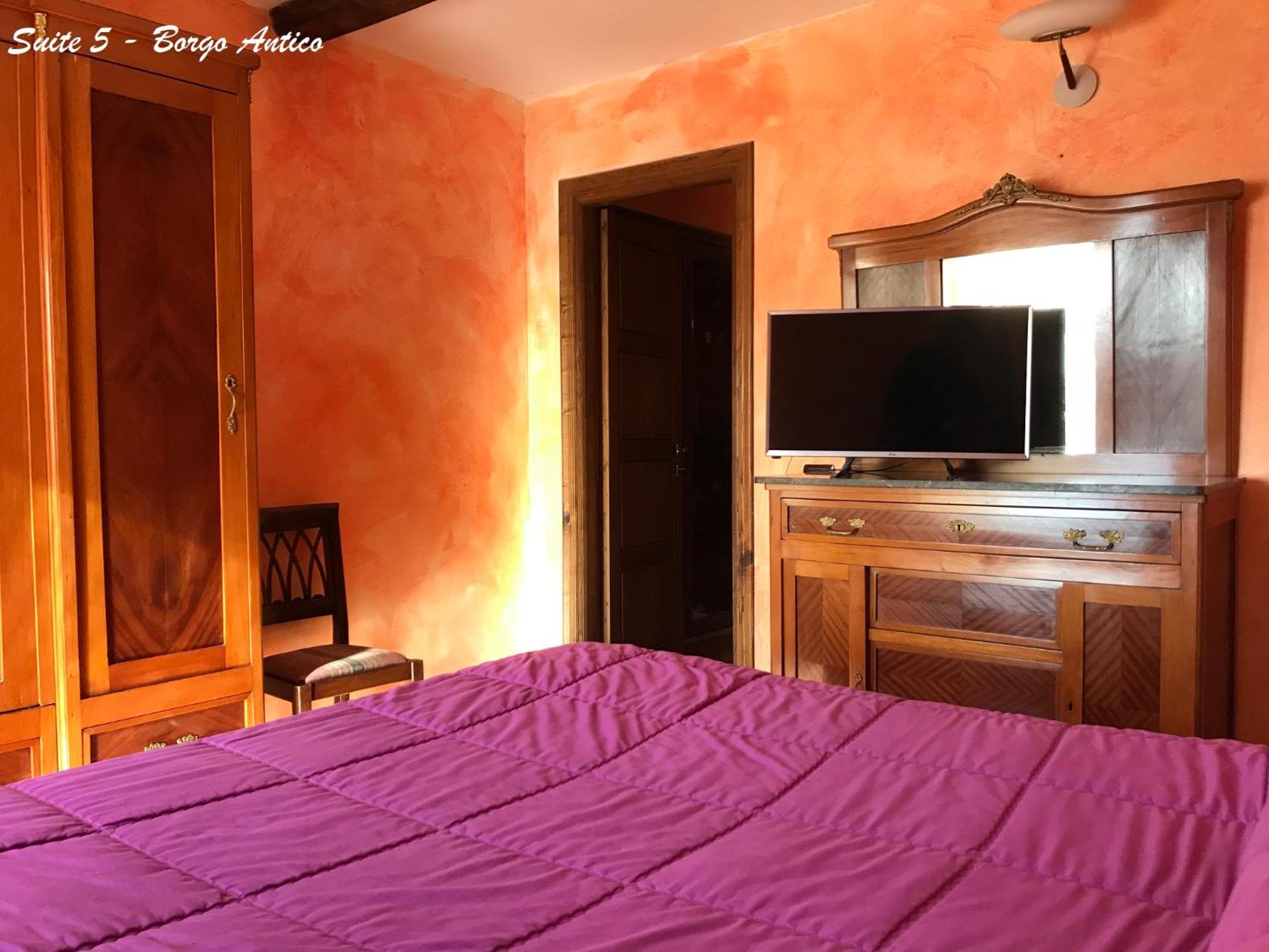 Suite with Lake View - Photo 10