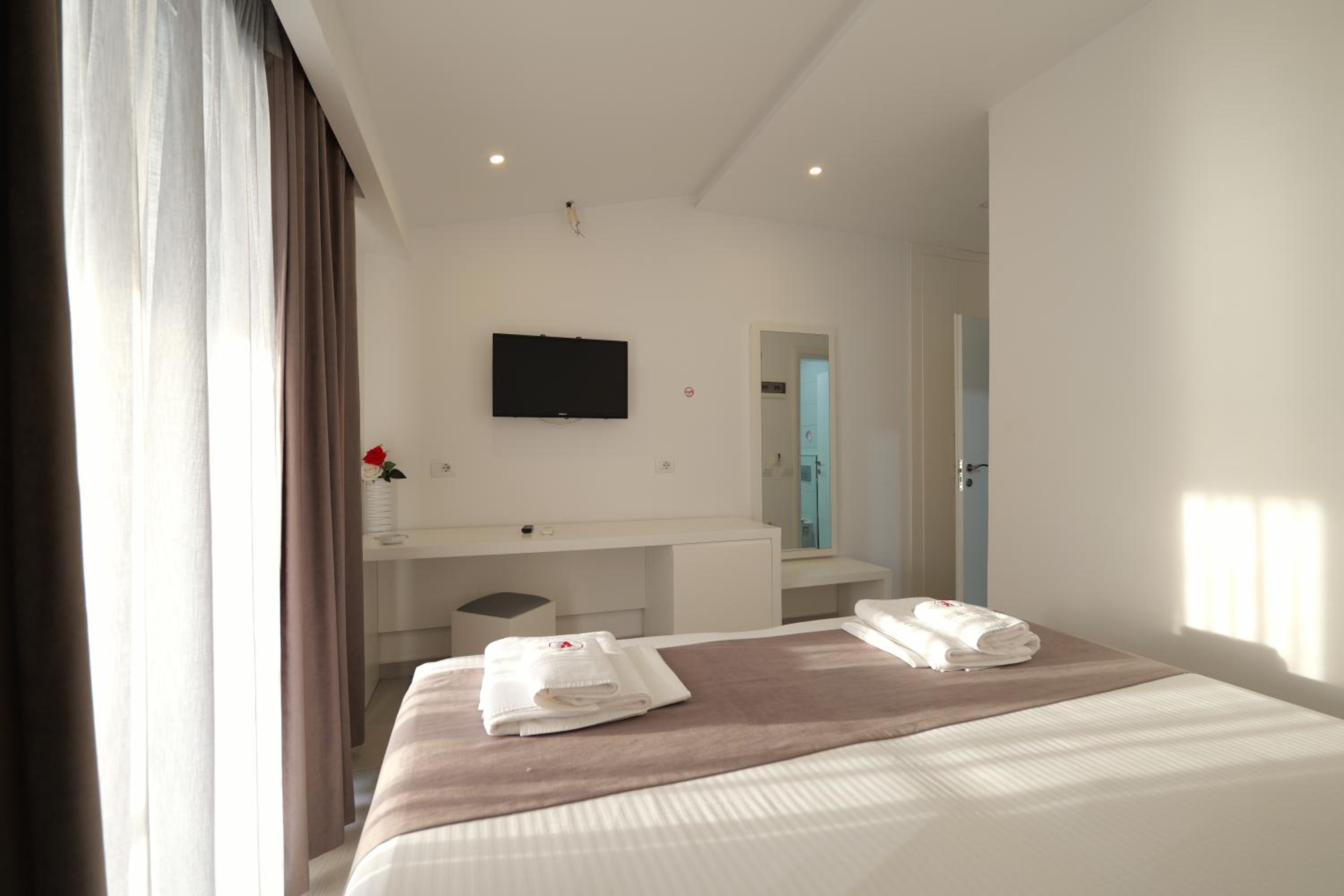 Deluxe Double or Twin Room with Sea View