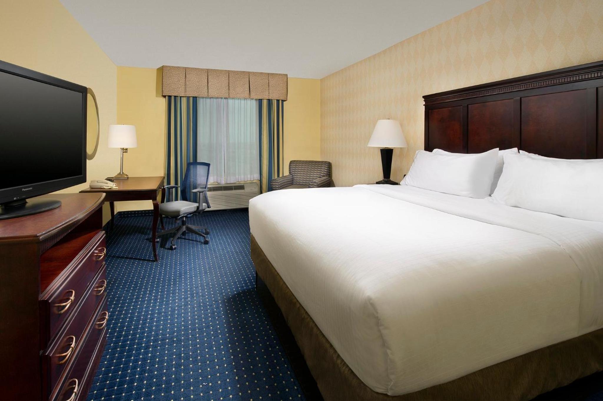 Standard King Room - Photo 4