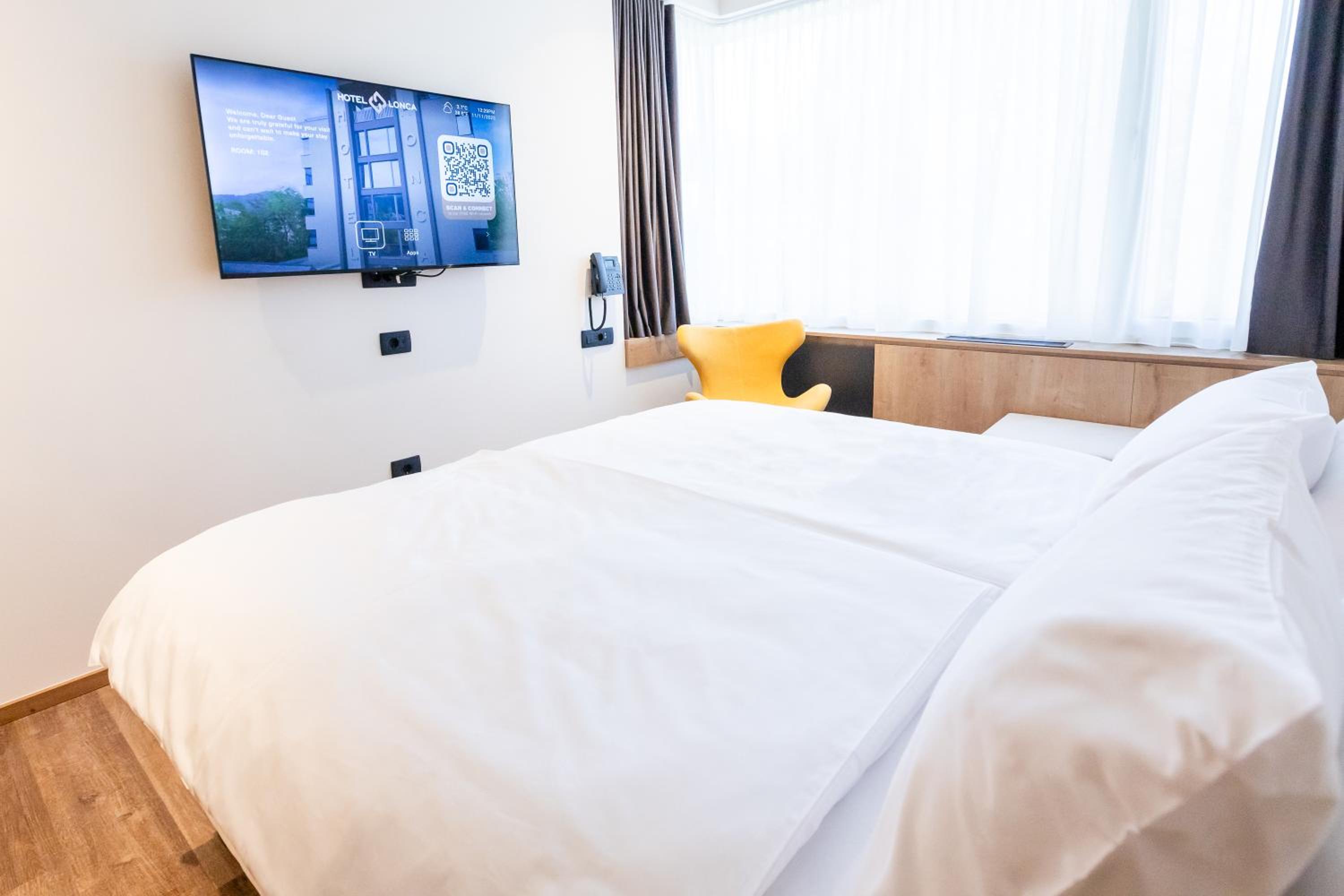 Double or Twin Room - Photo 5