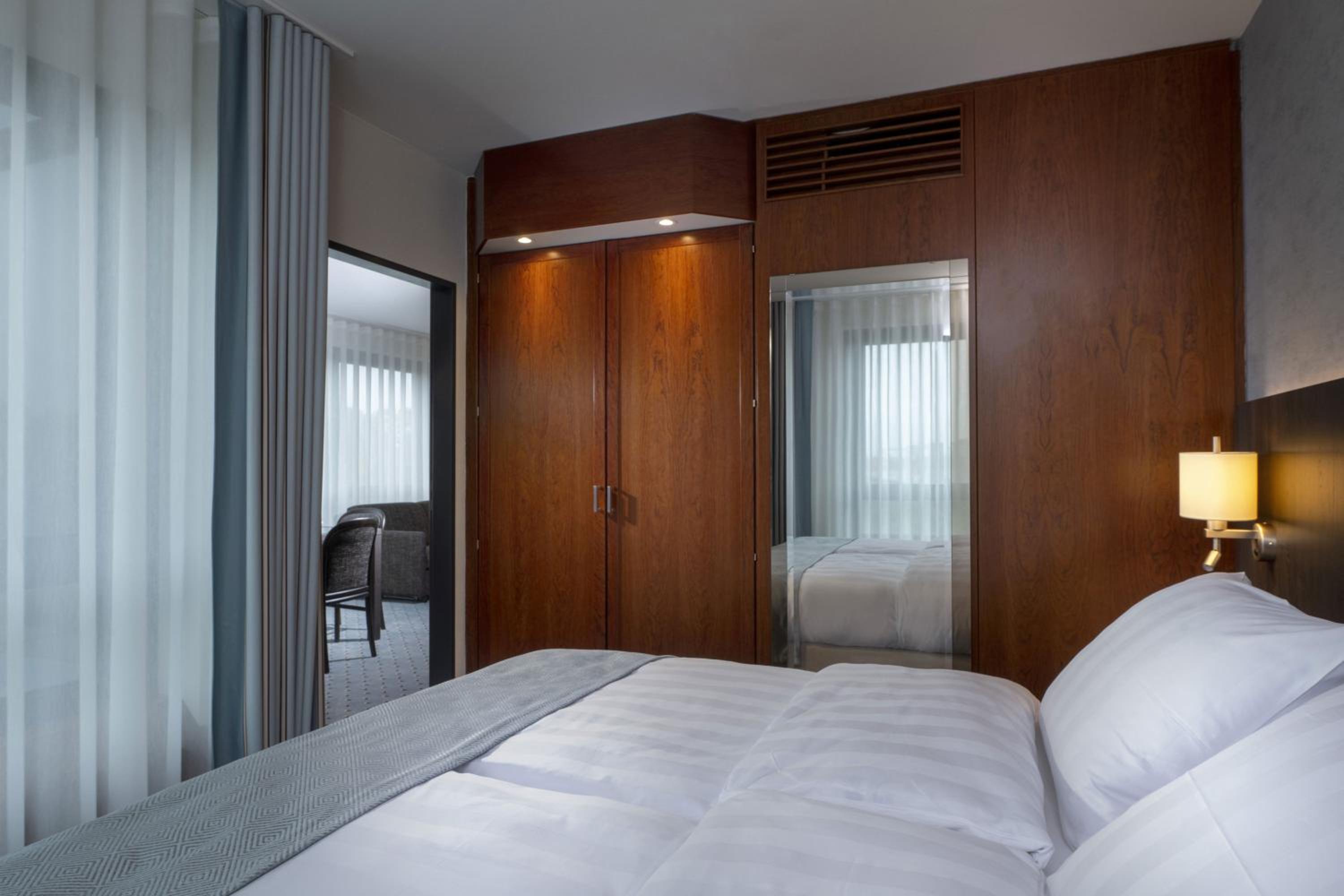 Suite - Photo 6