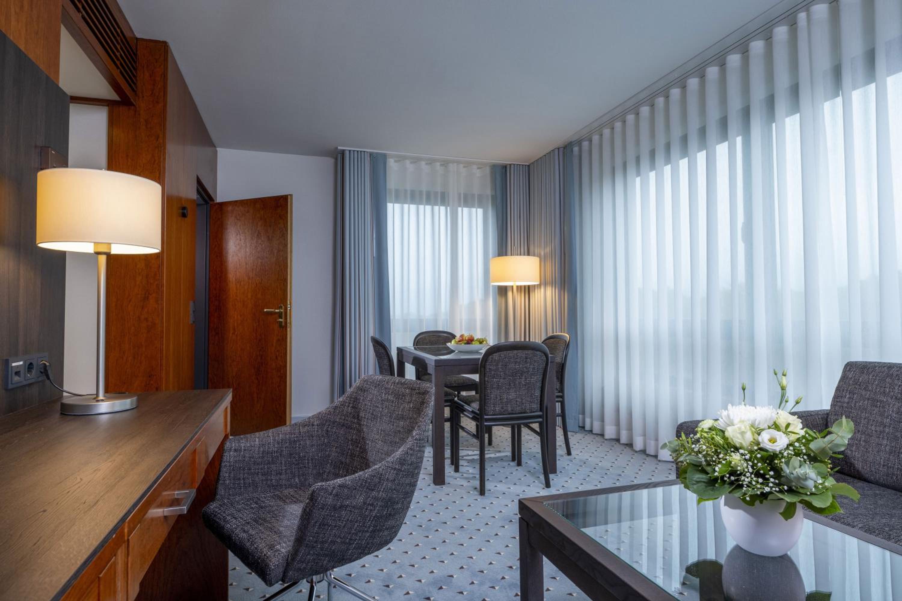 Suite - Photo 4