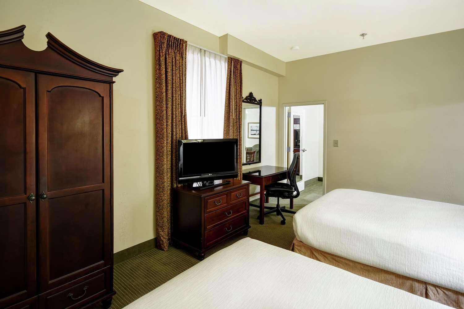 Suite with Two Double Beds - Non-Smoking - Photo 5