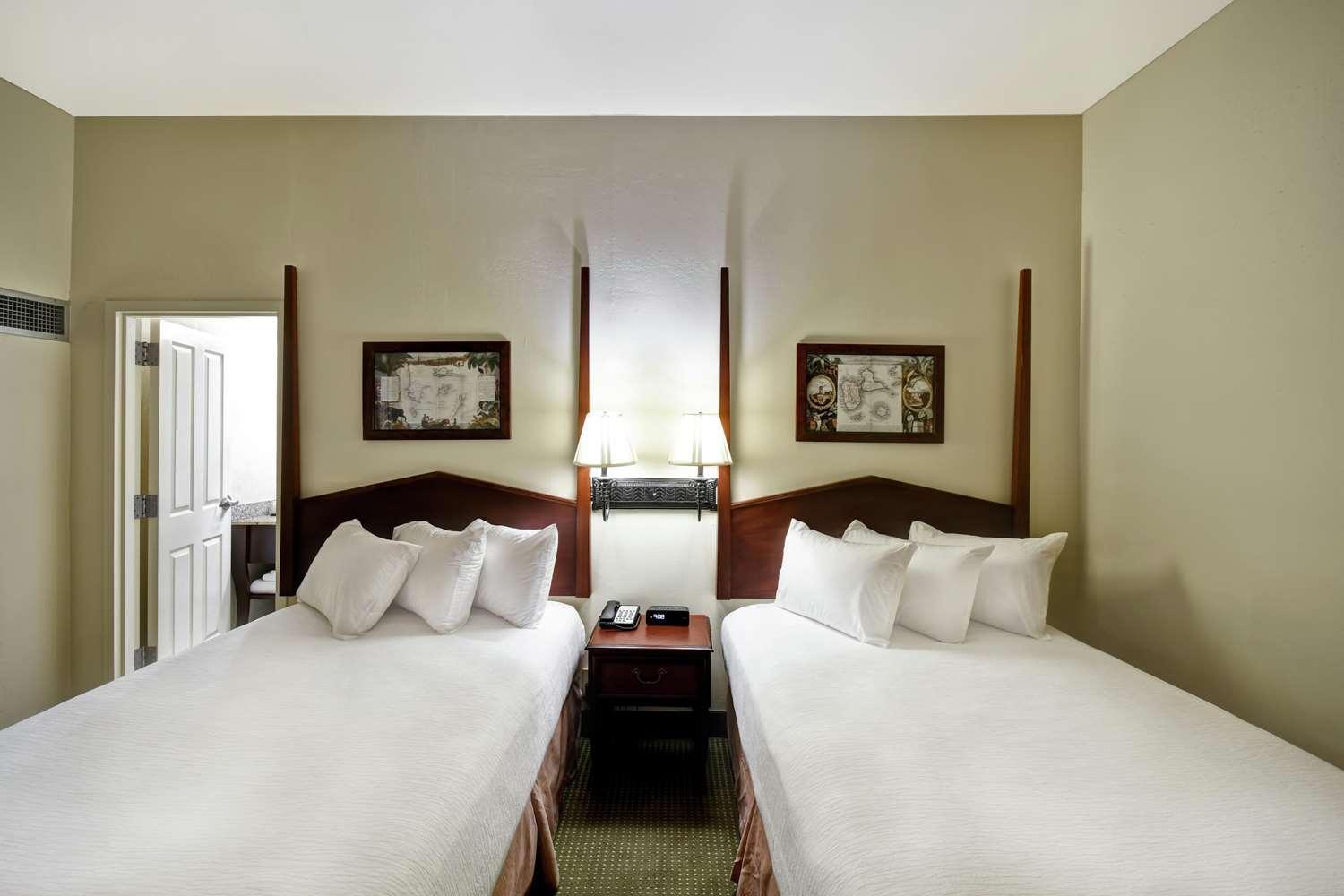 Double Suite with Park View - Photo 6