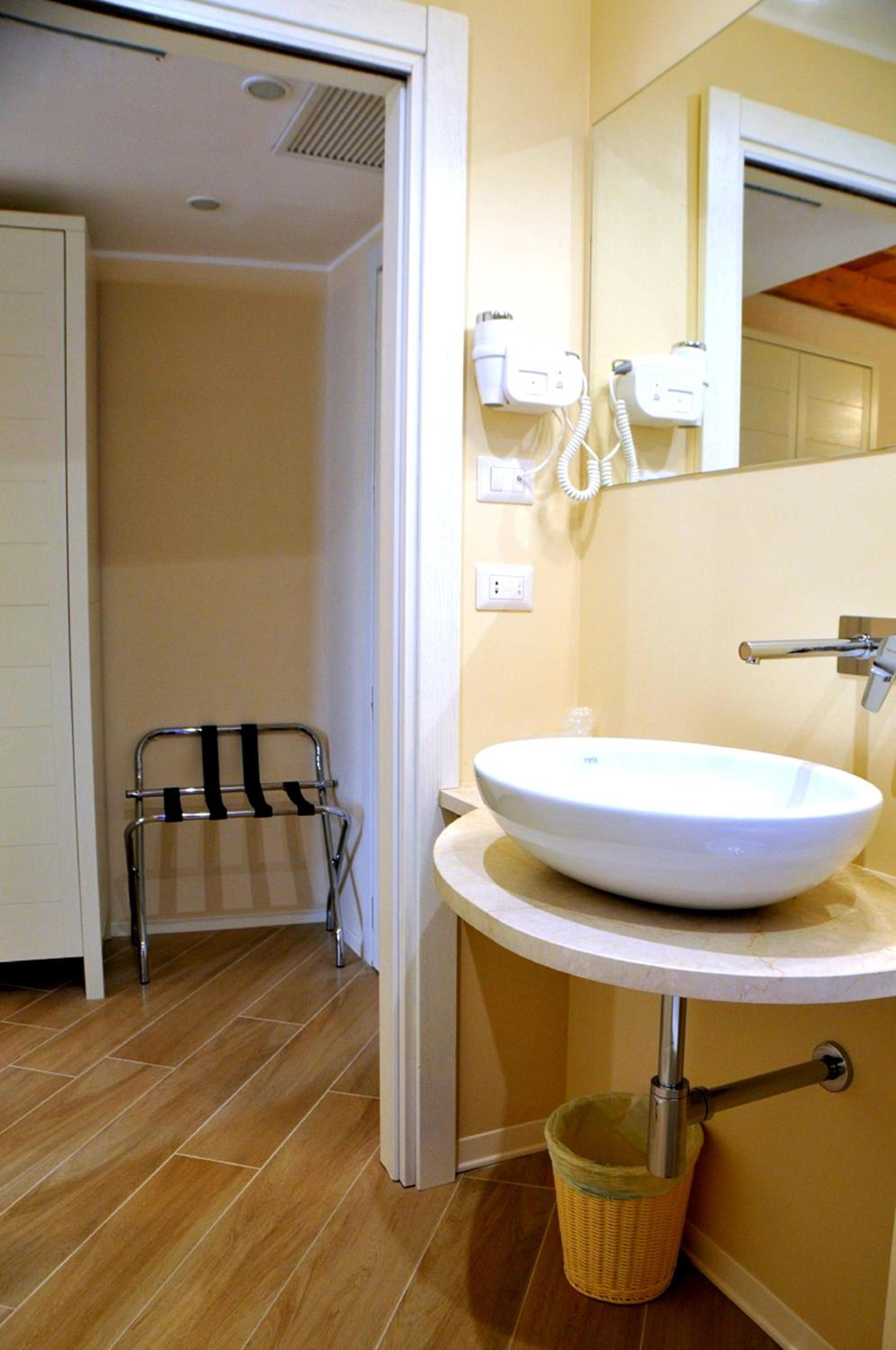 Triple Room - Photo 17