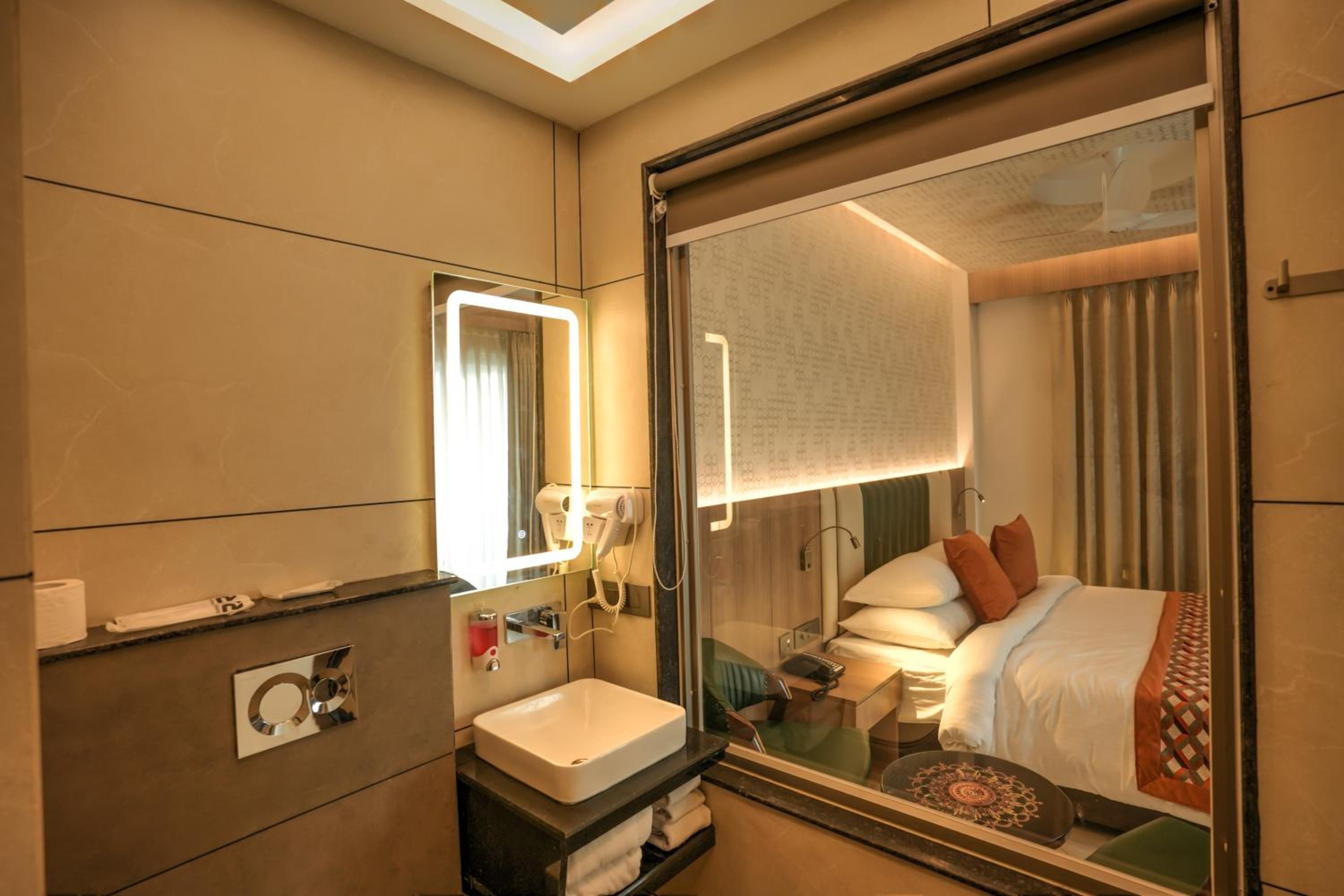 Standard Double or Twin Room - Photo 5