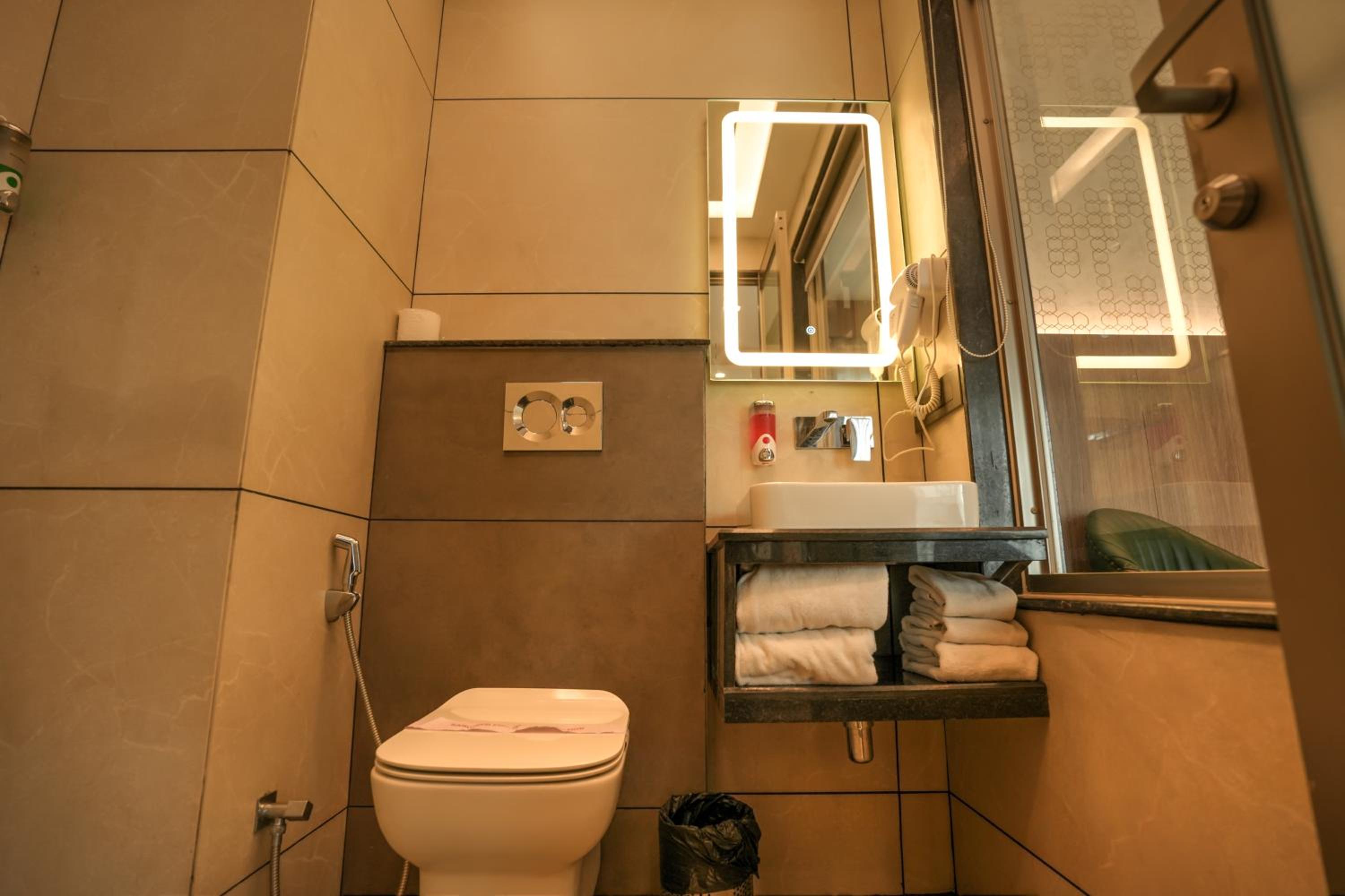 Standard Double or Twin Room - Photo 4