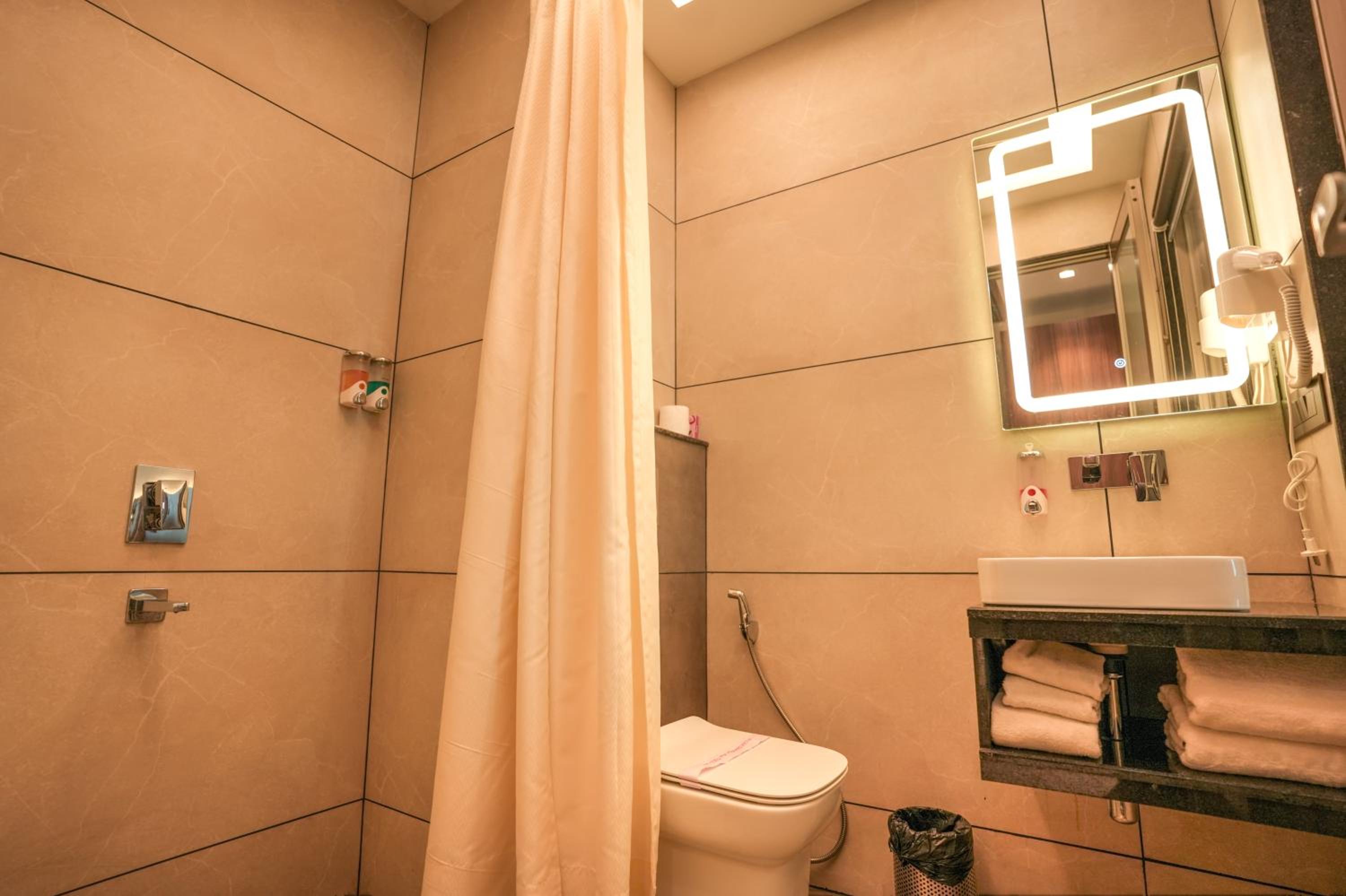 Standard Double or Twin Room - Photo 2