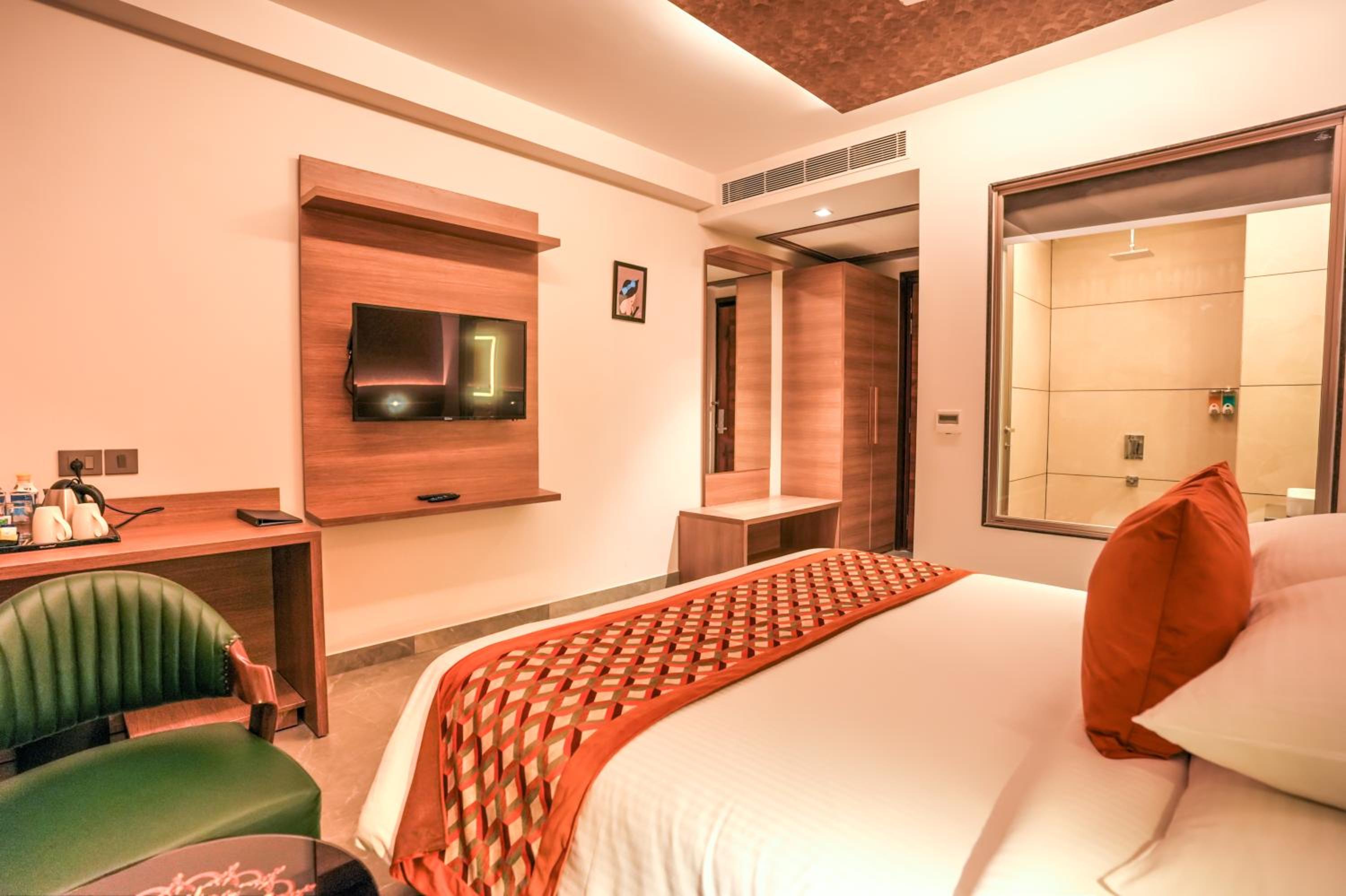 Standard Double or Twin Room - Photo 14