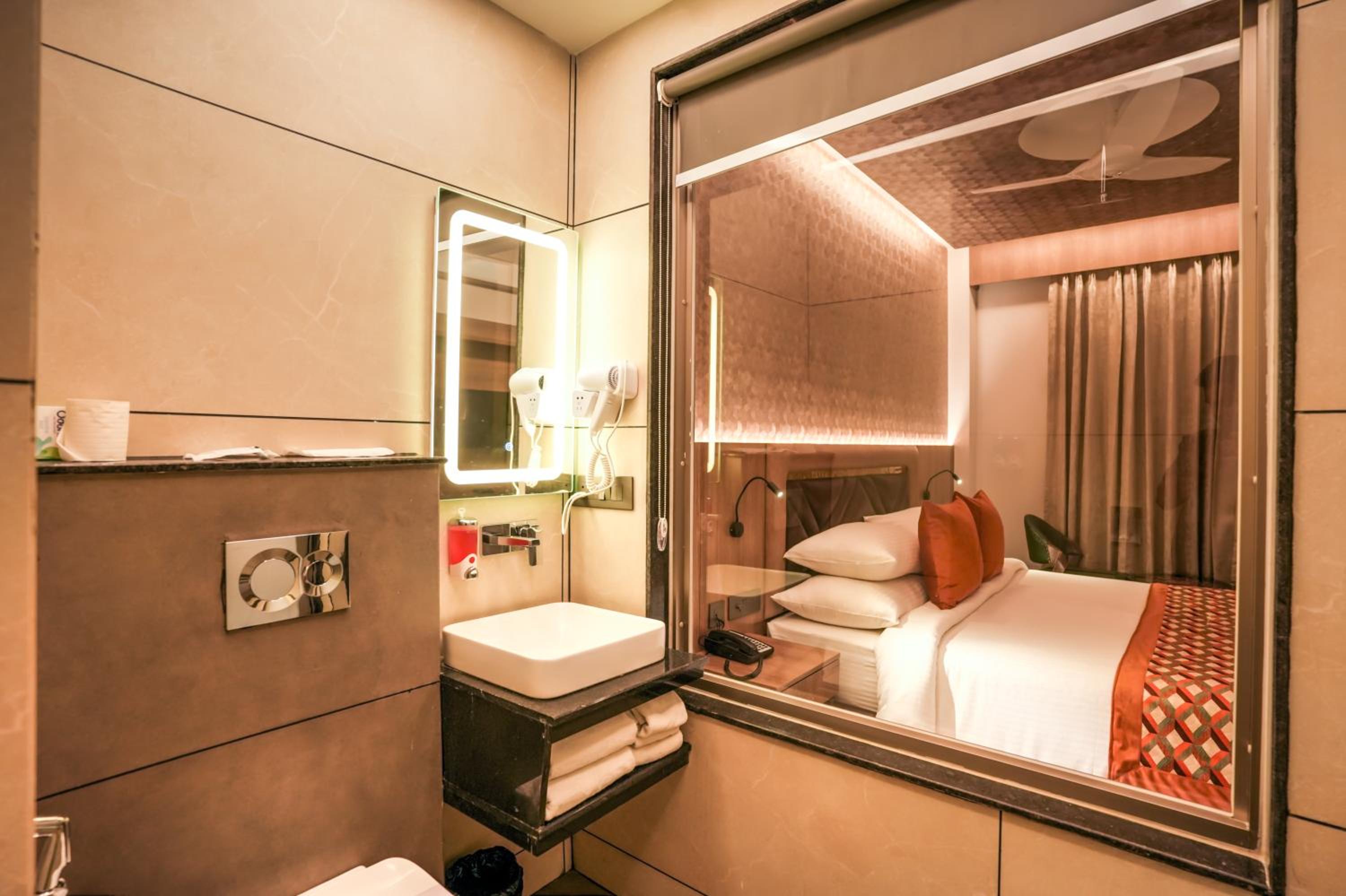 Standard Double or Twin Room - Photo 12