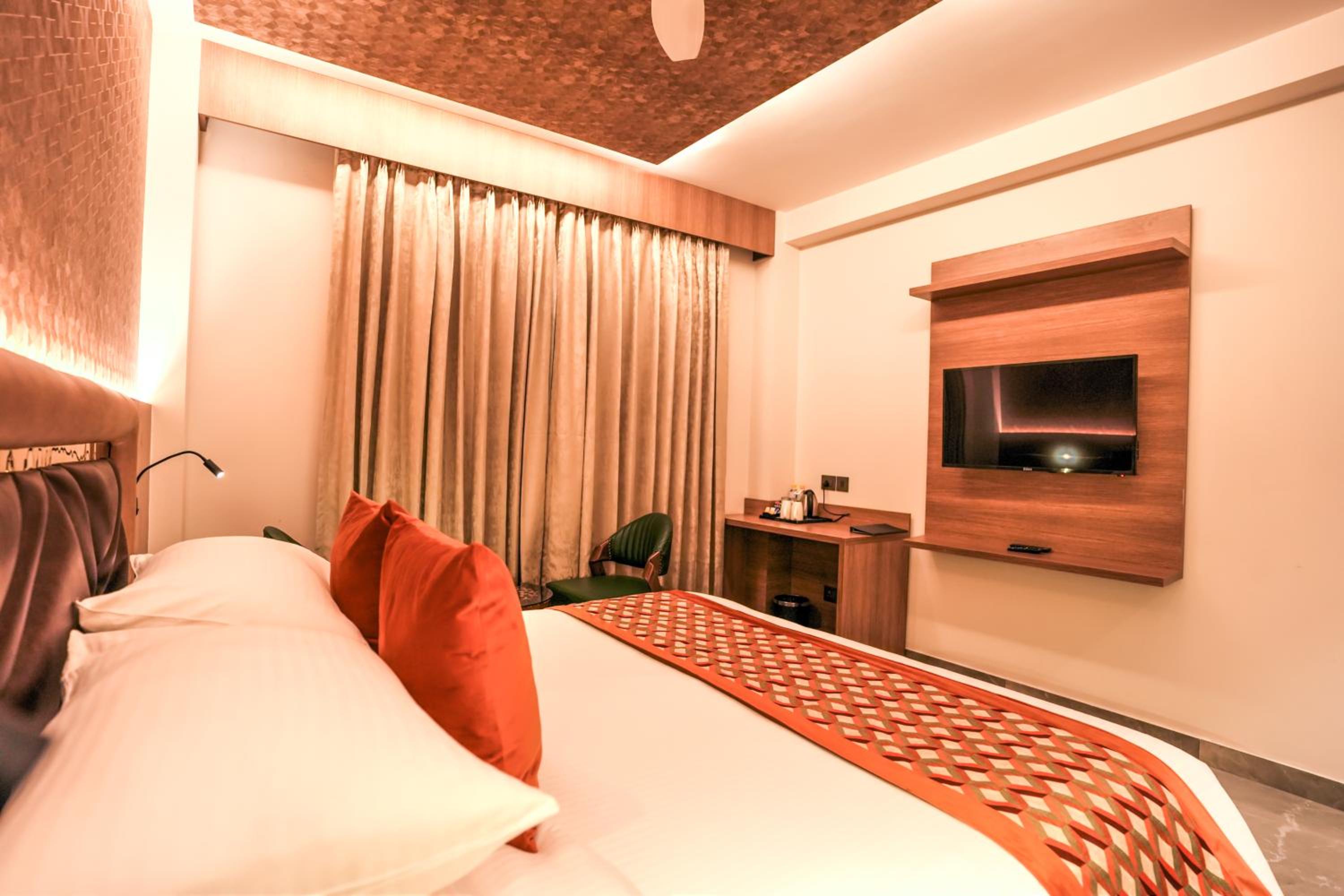 Standard Double or Twin Room - Photo 13
