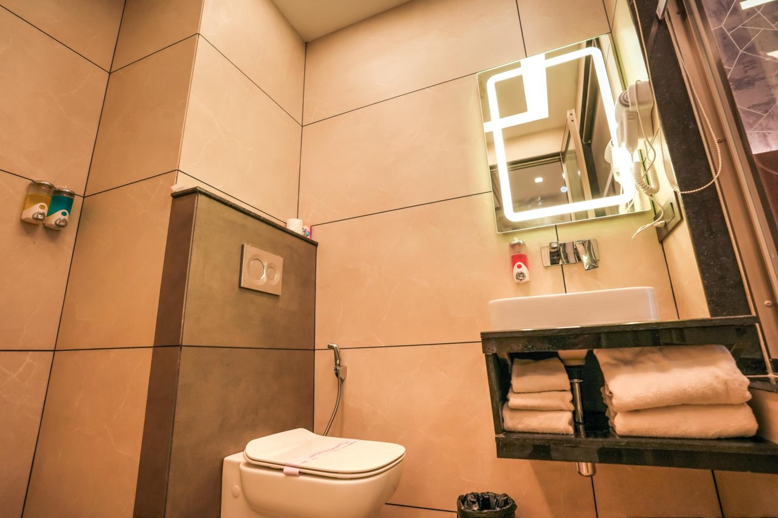 Standard Double or Twin Room - Photo 11