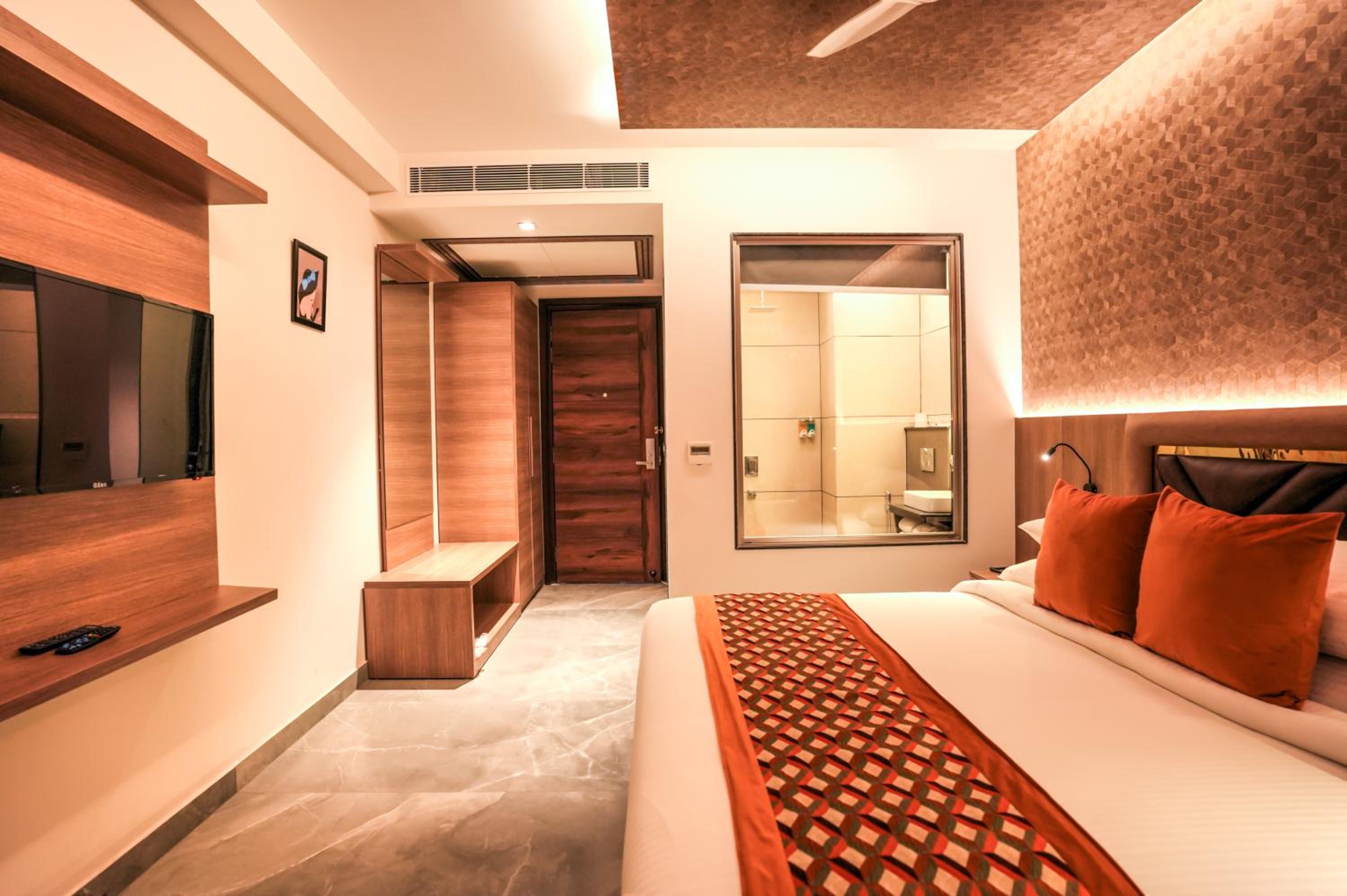 Standard Double or Twin Room - Photo 10