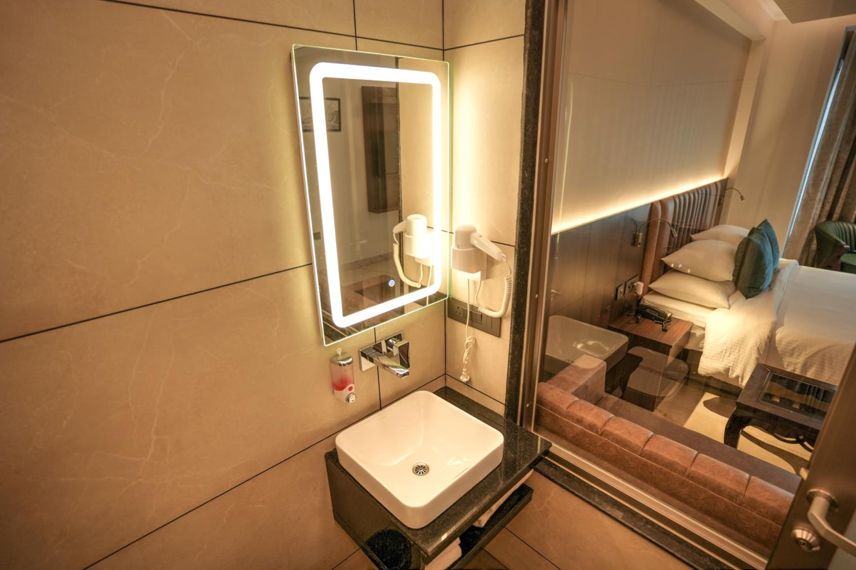 Standard Double or Twin Room - Photo 15