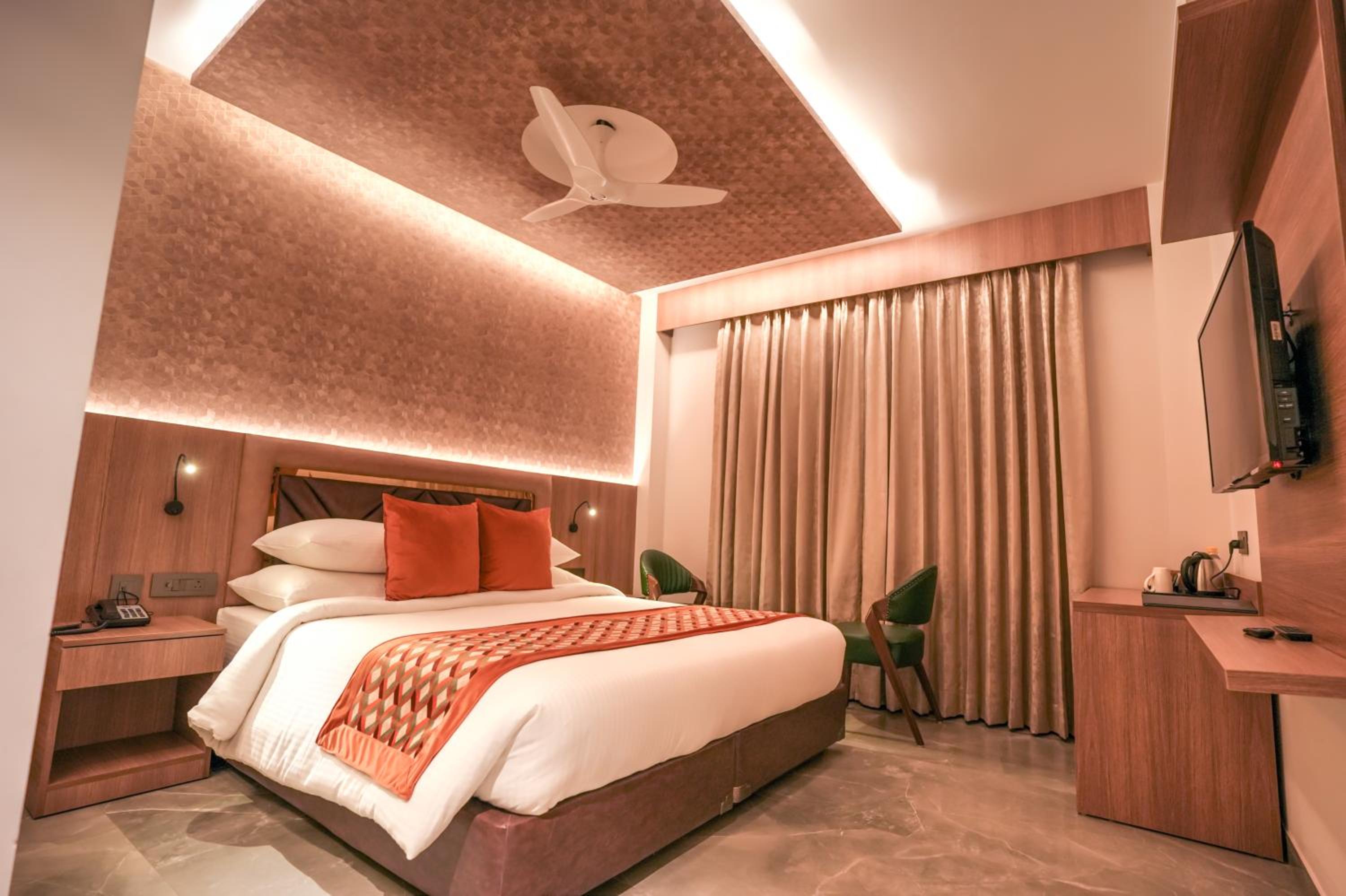 Standard Double or Twin Room - Photo 8