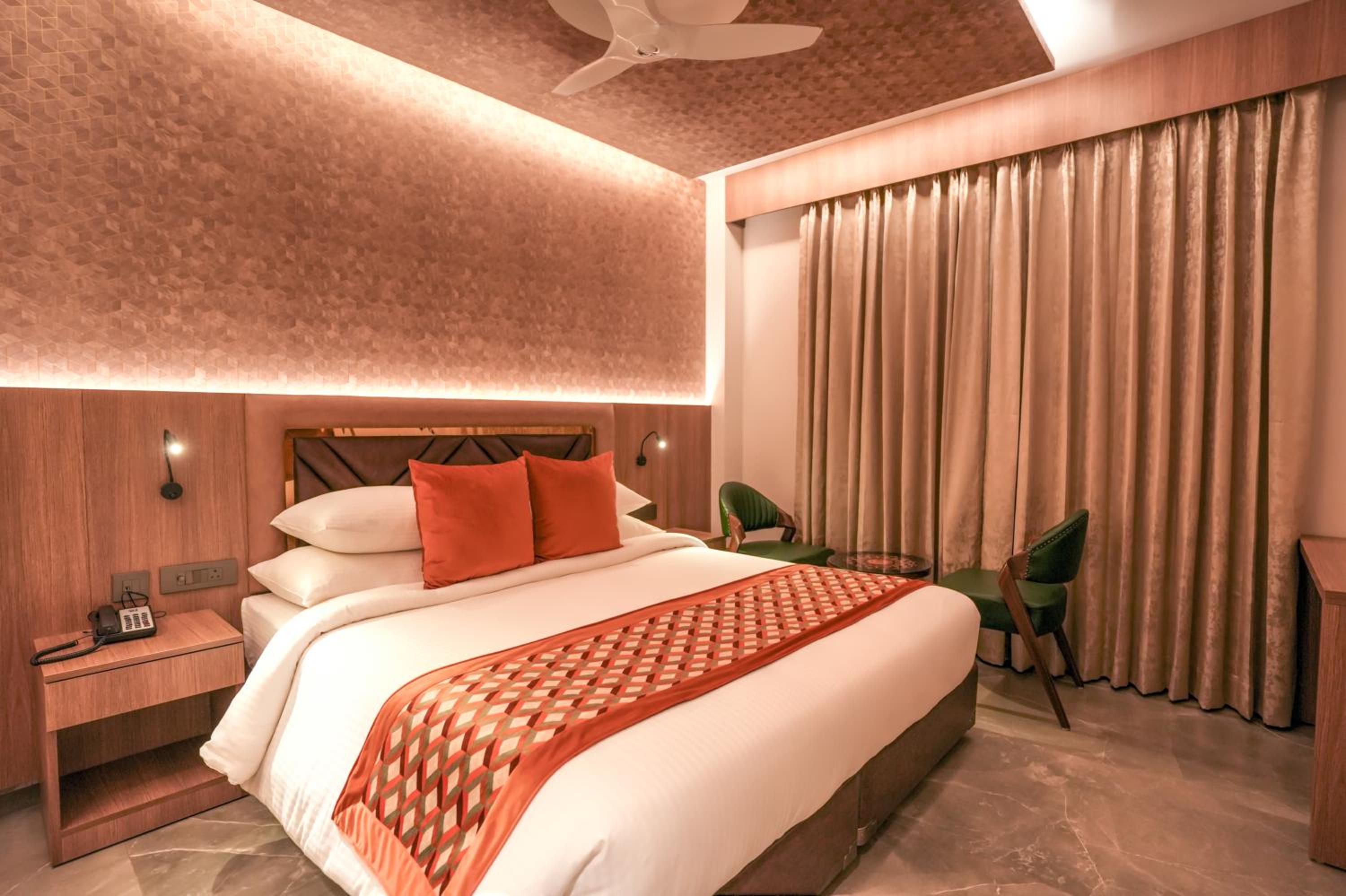 Standard Double or Twin Room - Photo 16